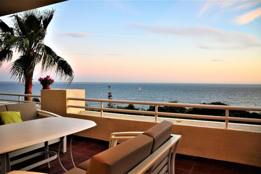 Spectacular 3 bedrooms Sea Views apartment