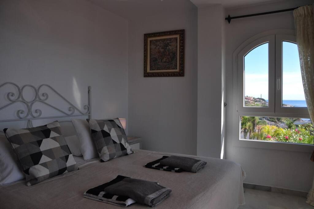 Spectacular 3 bedrooms Sea Views apartment