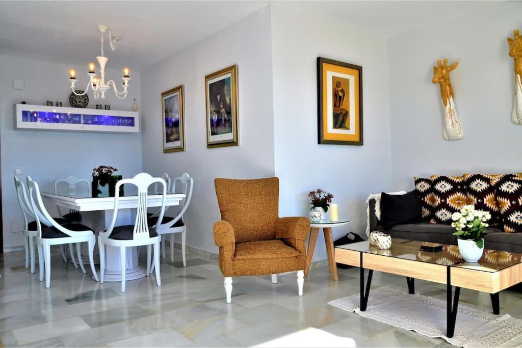Spectacular 3 bedrooms Sea Views apartment