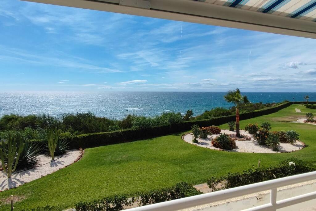 Spectacular 3 bedrooms Sea Views apartment