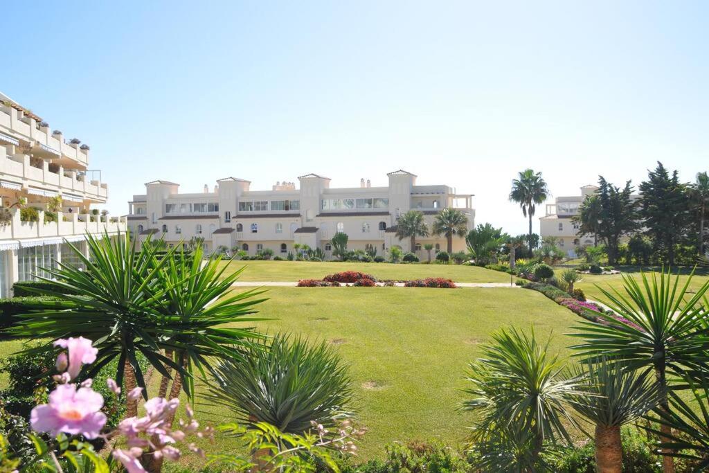 Spectacular 3 bedrooms Sea Views apartment