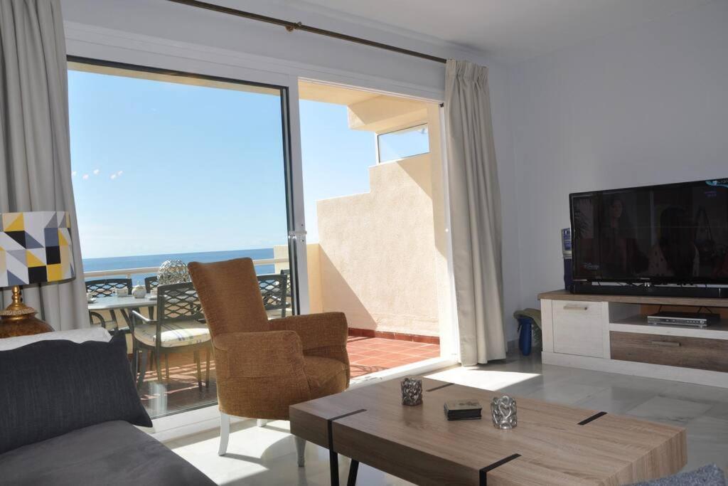 Spectacular 3 bedrooms Sea Views apartment