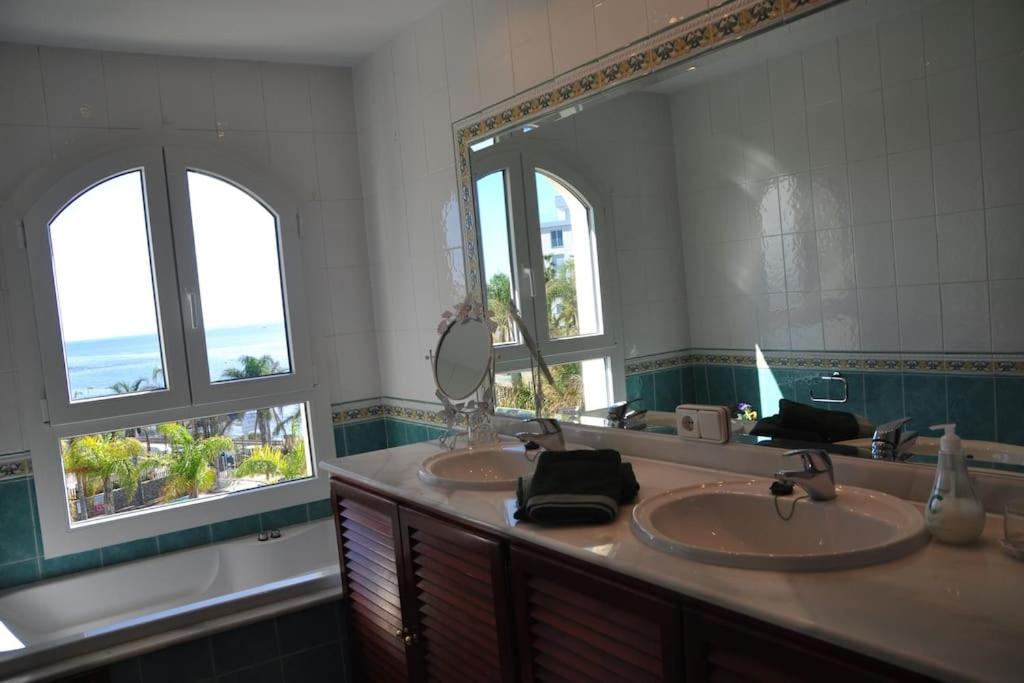 Spectacular 3 bedrooms Sea Views apartment