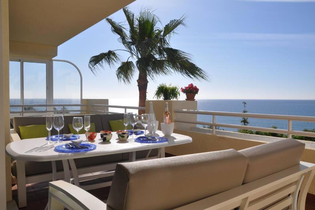 Spectacular 3 bedrooms Sea Views apartment