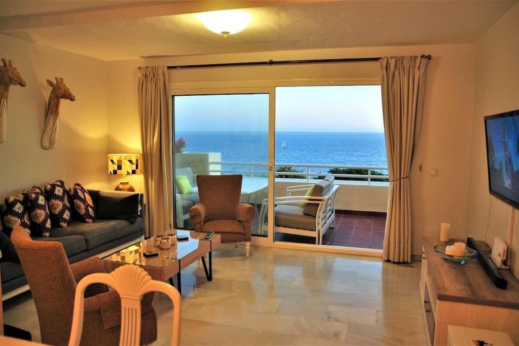 Spectacular 3 bedrooms Sea Views apartment