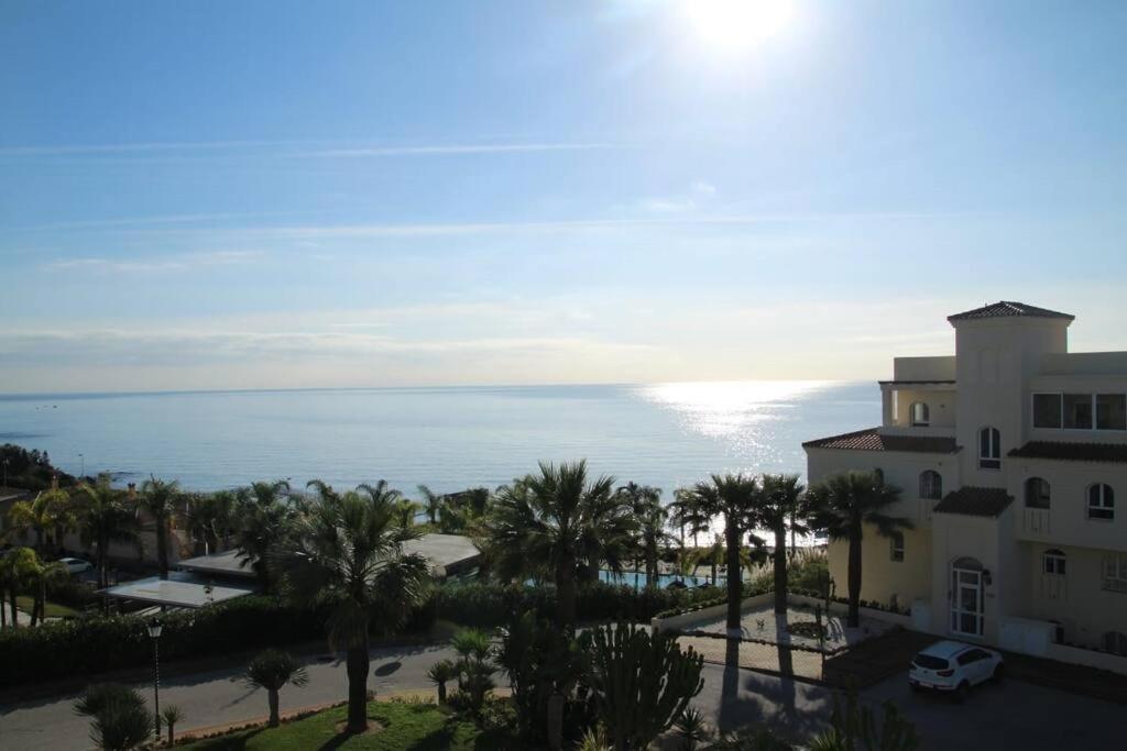 Spectacular 3 bedrooms Sea Views apartment
