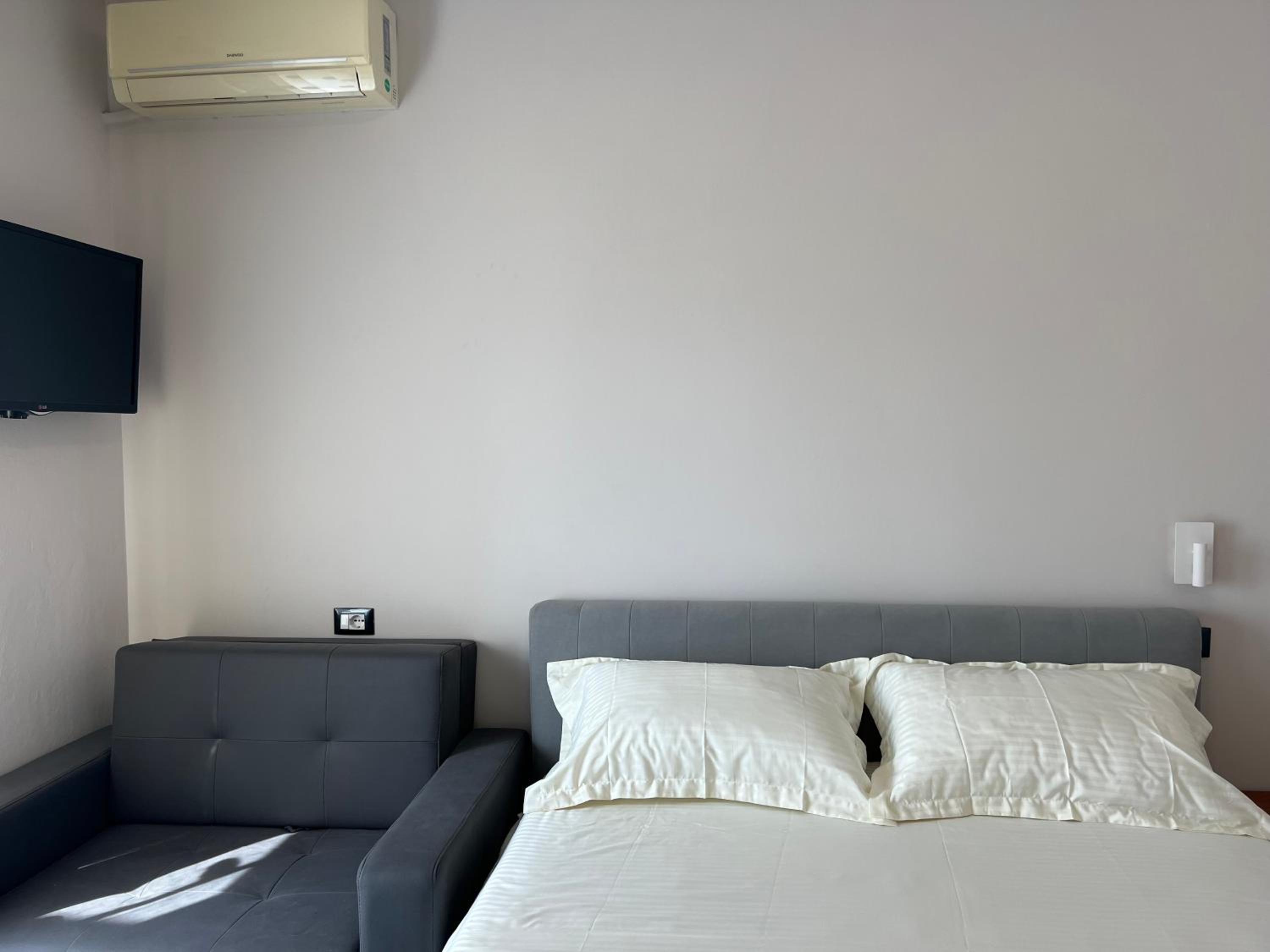 Waveside Apartment Getaway