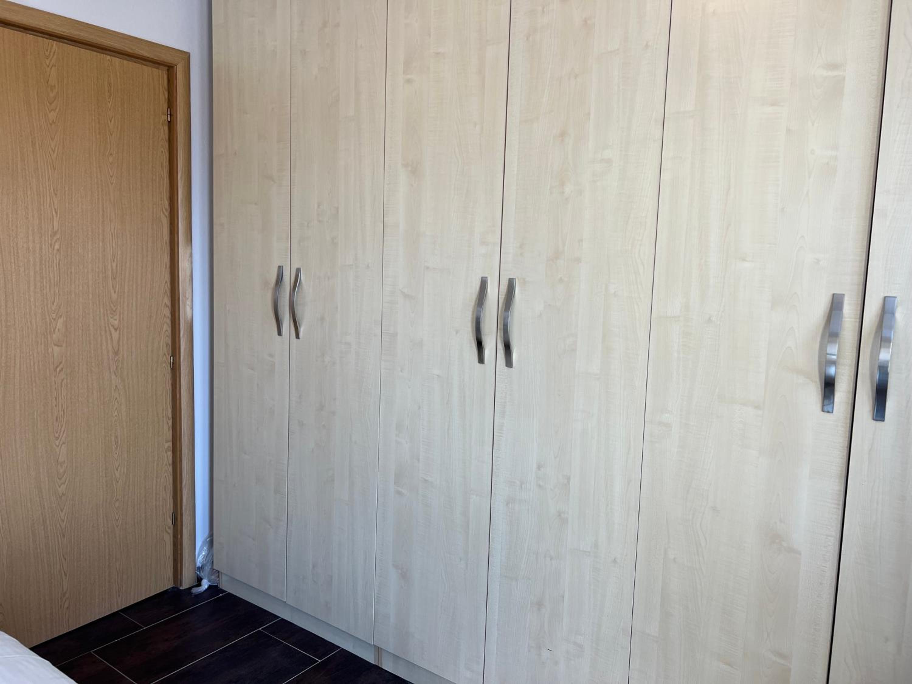 Waveside Apartment Getaway