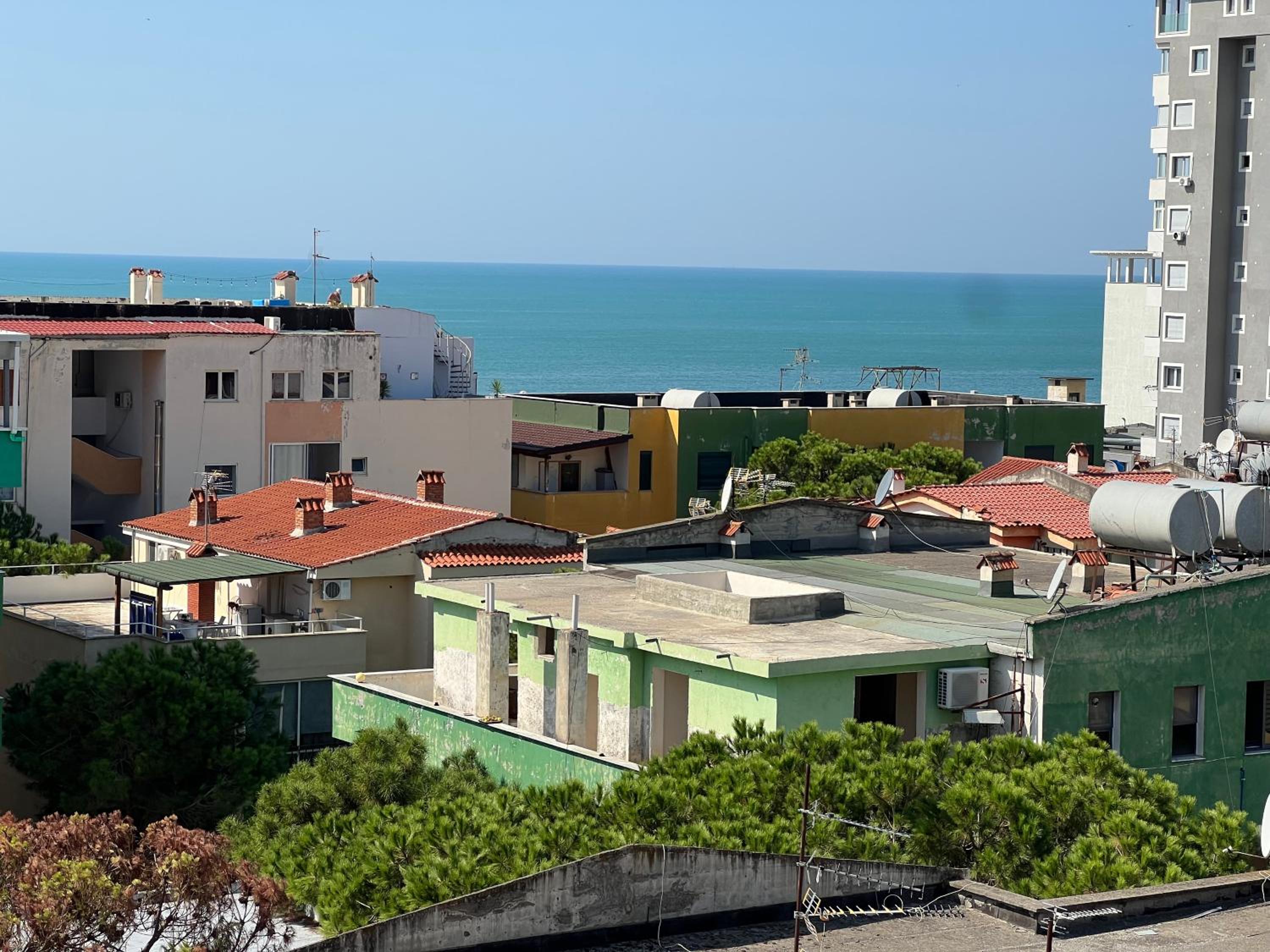 Waveside Apartment Getaway
