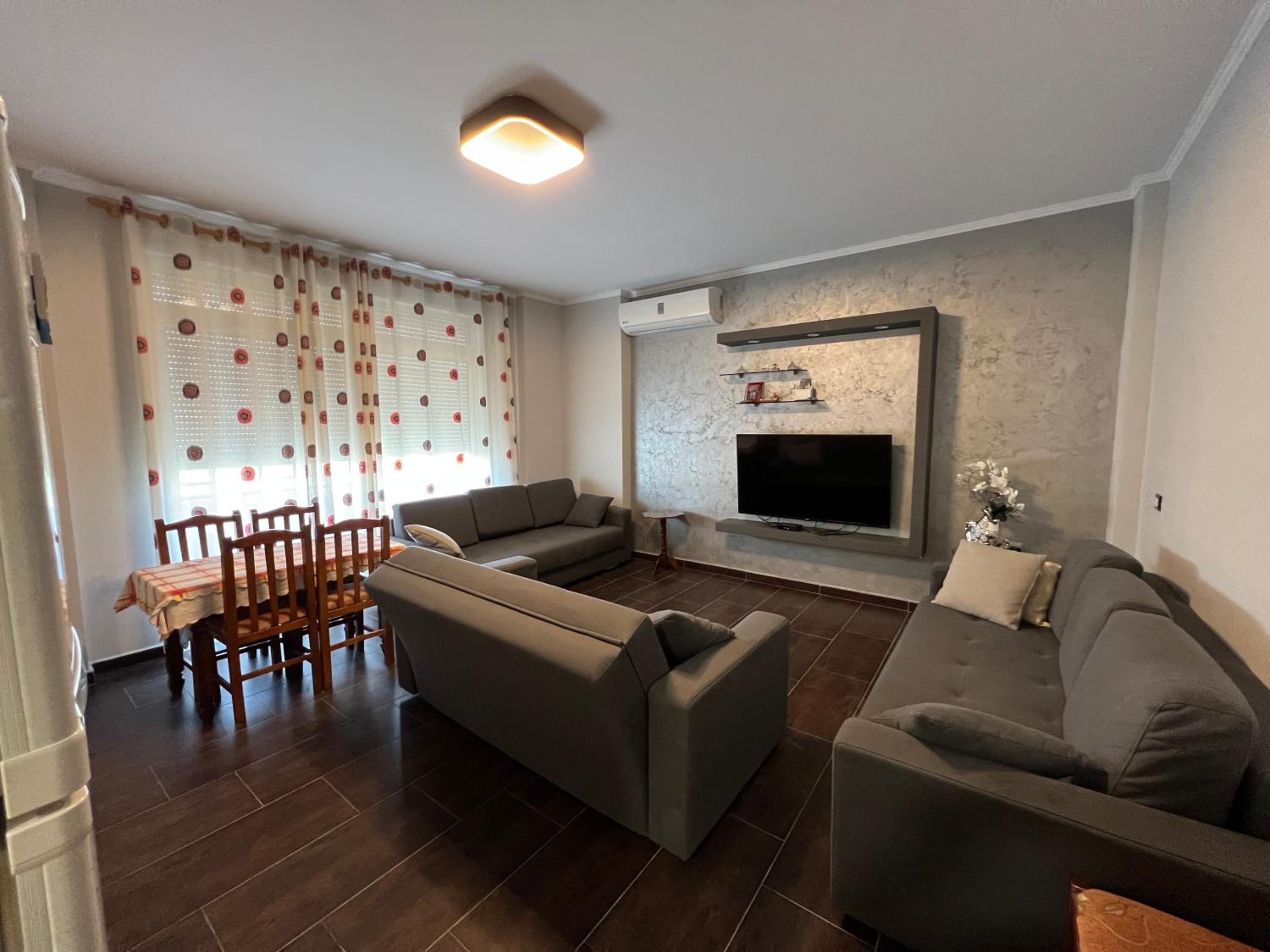 Waveside Apartment Getaway