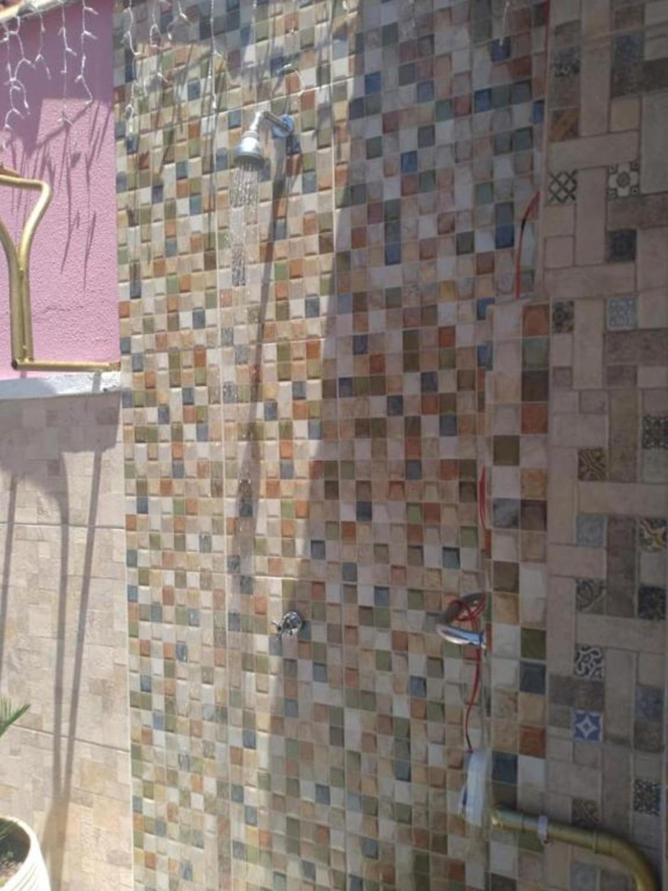 Casa Rosa de Peruíbe - Casa de Temporada 3 dormitórios, 10 hóspedes, piscina, wi-fi, netflix, 800 metros da praia