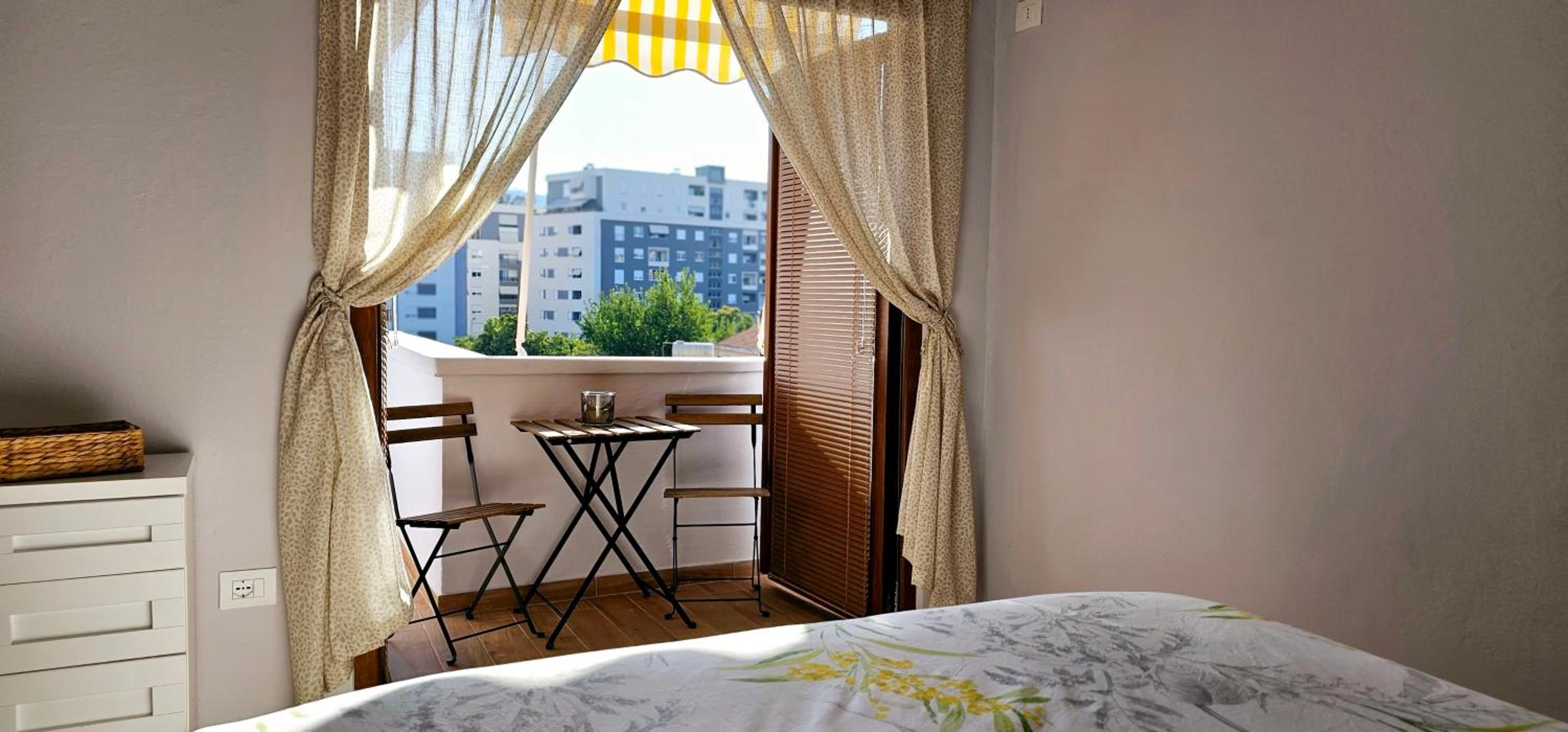 Nuçi's Place Lovely apt with balcony 15 min from Blloku