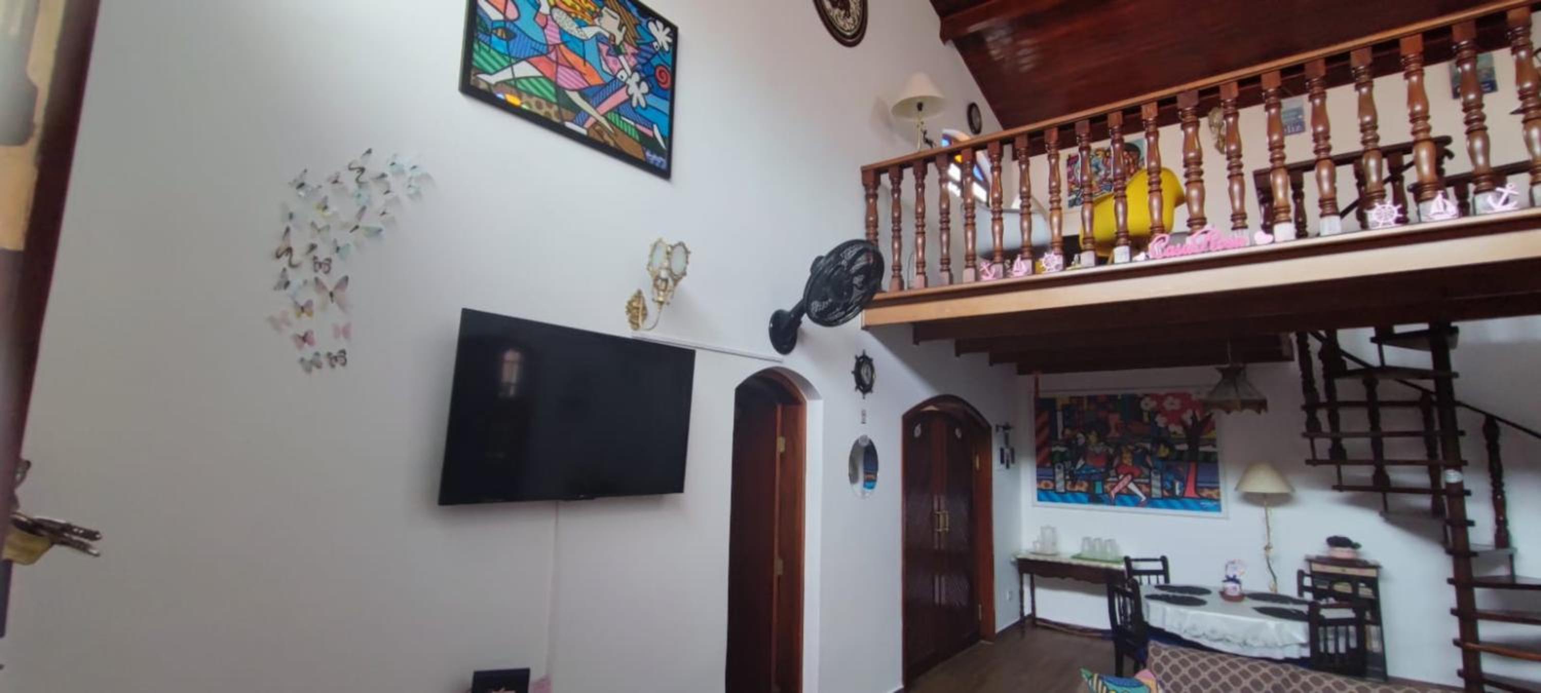 Casa Rosa de Peruíbe - Casa de Temporada 3 dormitórios, 10 hóspedes, piscina, wi-fi, netflix, 800 metros da praia