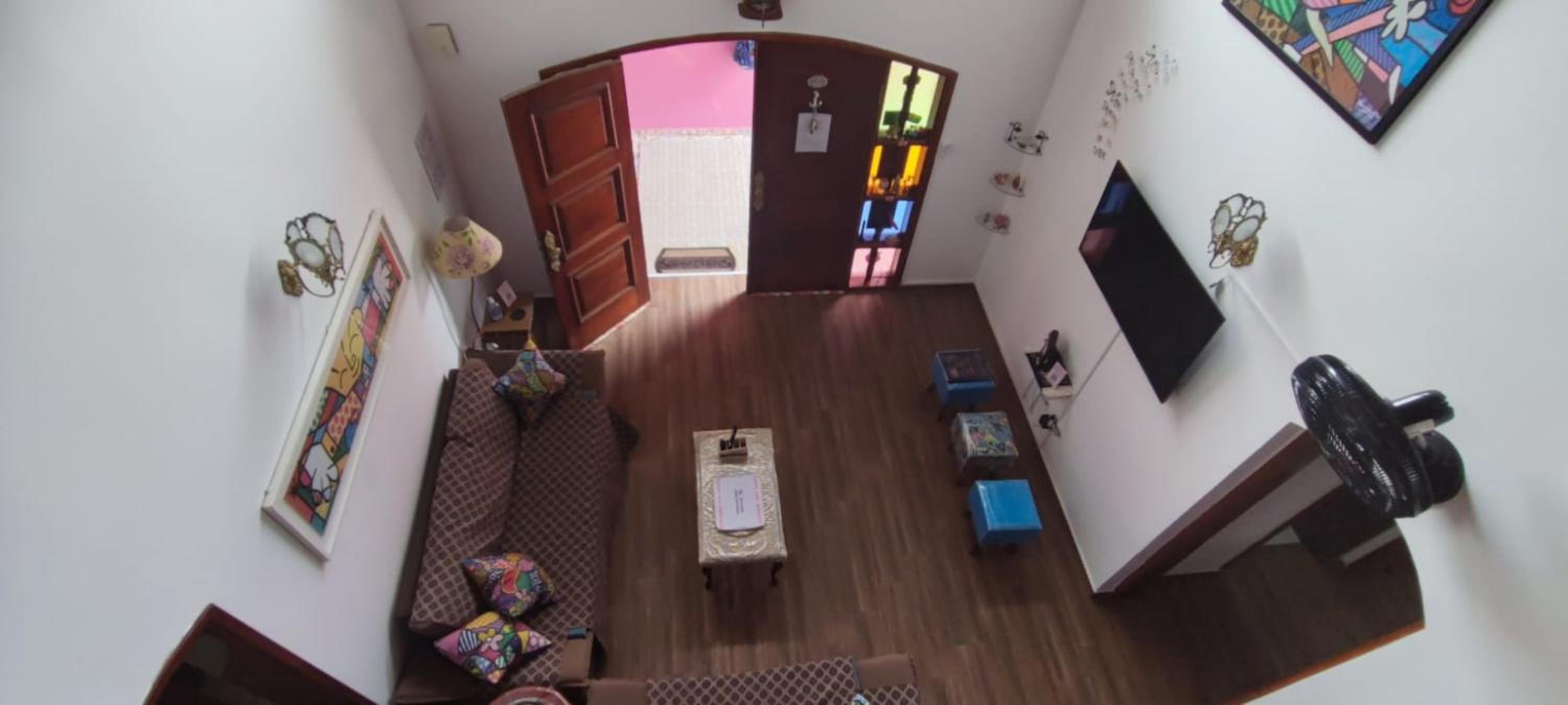 Casa Rosa de Peruíbe - Casa de Temporada 3 dormitórios, 10 hóspedes, piscina, wi-fi, netflix, 800 metros da praia