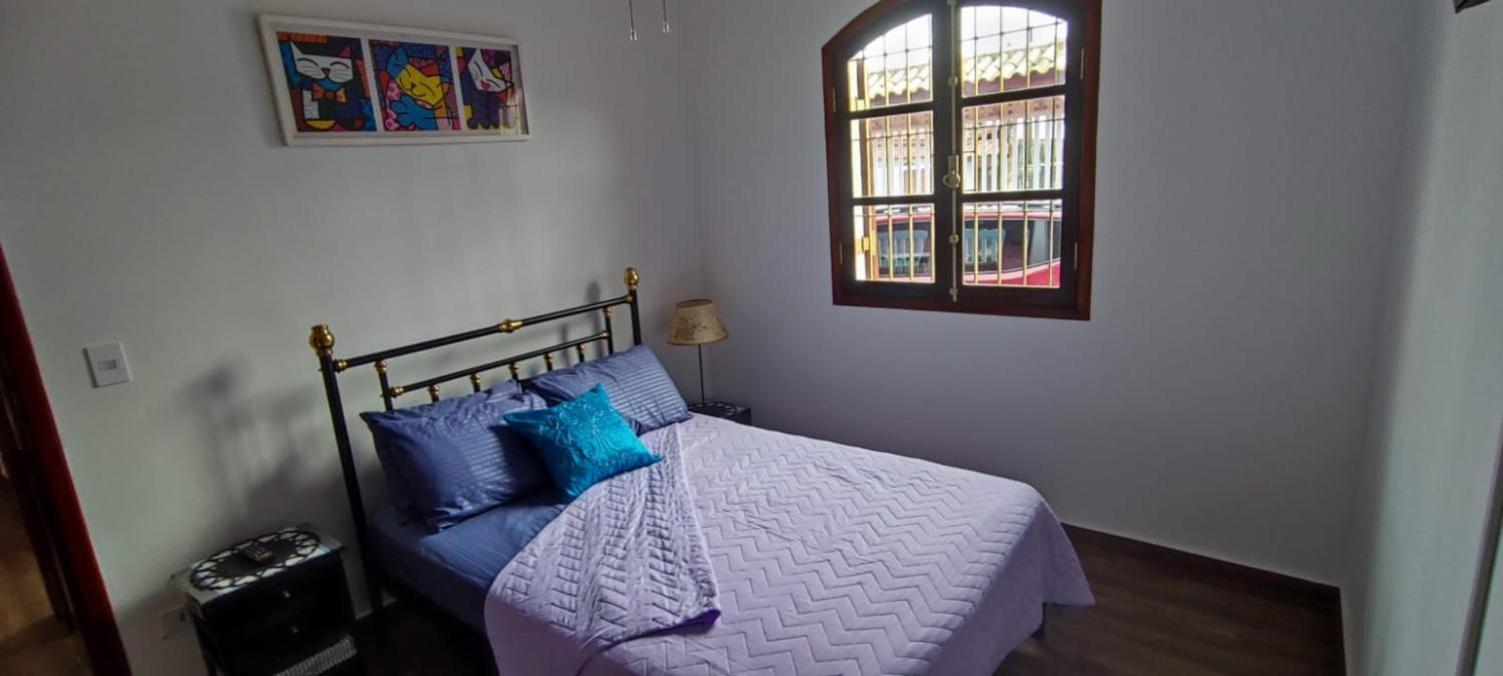 Casa Rosa de Peruíbe - Casa de Temporada 3 dormitórios, 10 hóspedes, piscina, wi-fi, netflix, 800 metros da praia