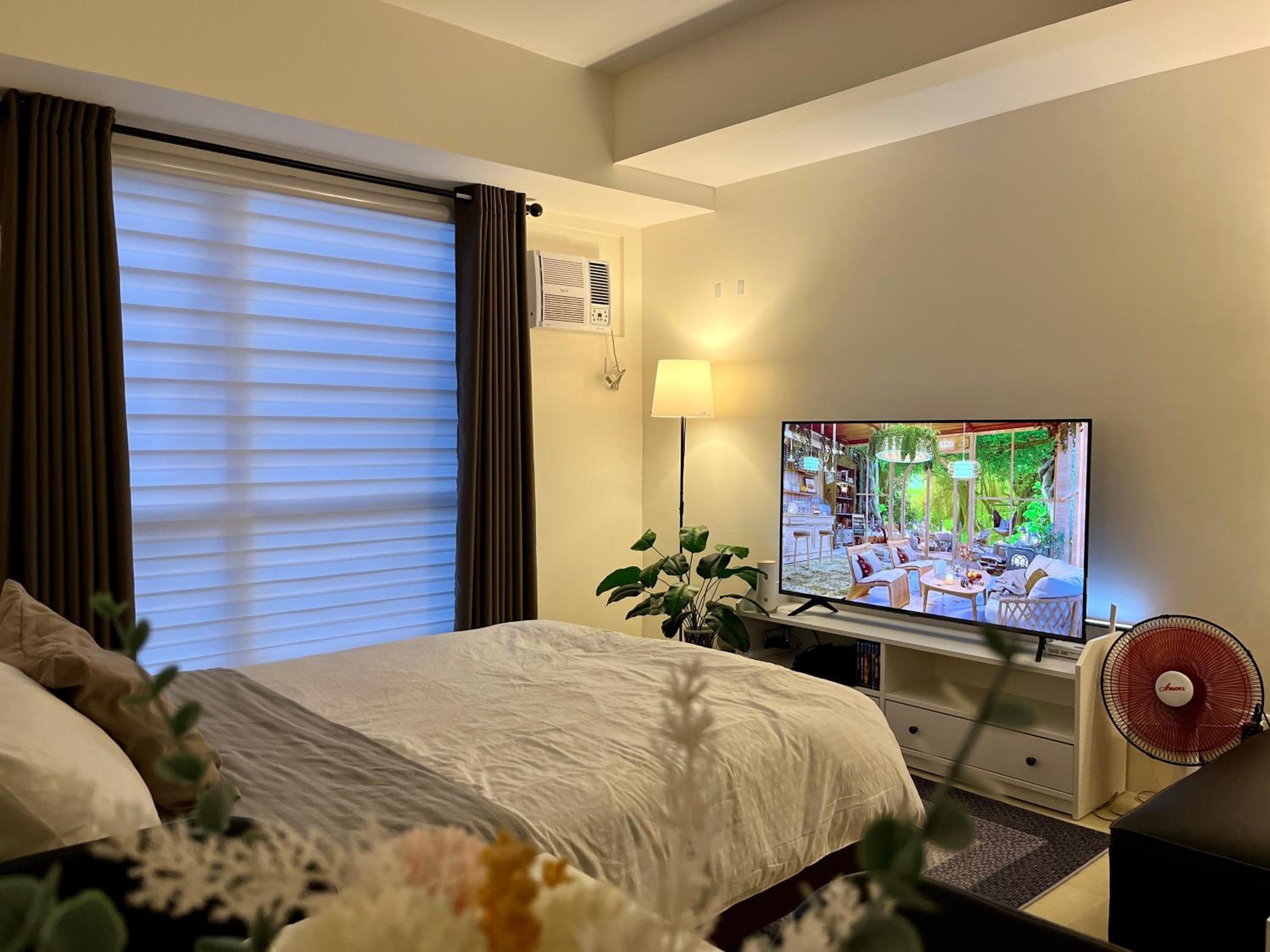 Studio unit with PS4 netflix pool 250mbps wifi view 2