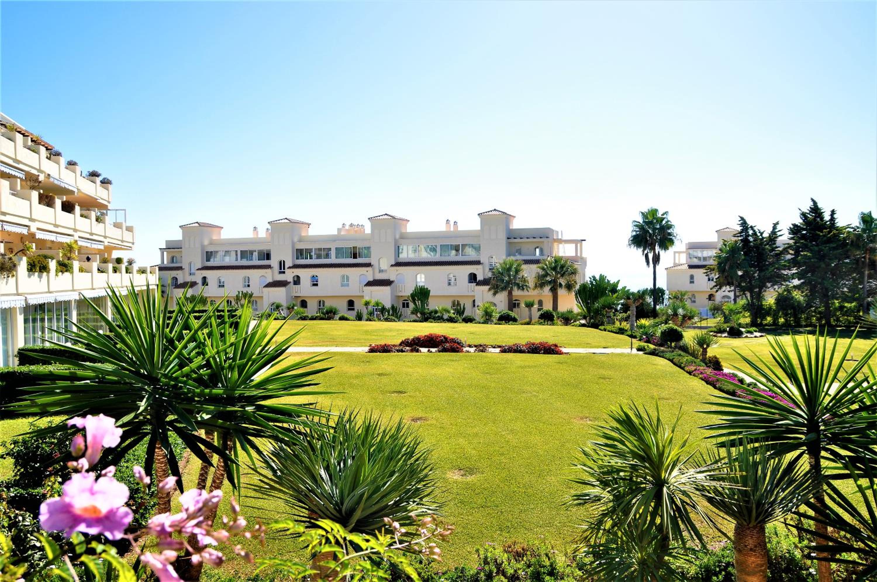 Spectacular 3 bedrooms Sea Views apartment