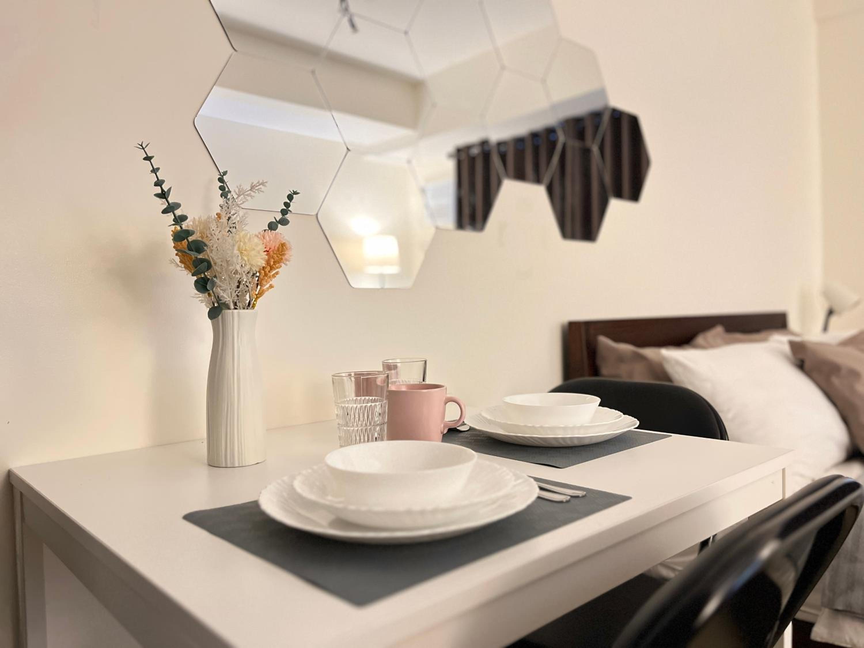 Studio unit with PS4 netflix pool 250mbps wifi view 5