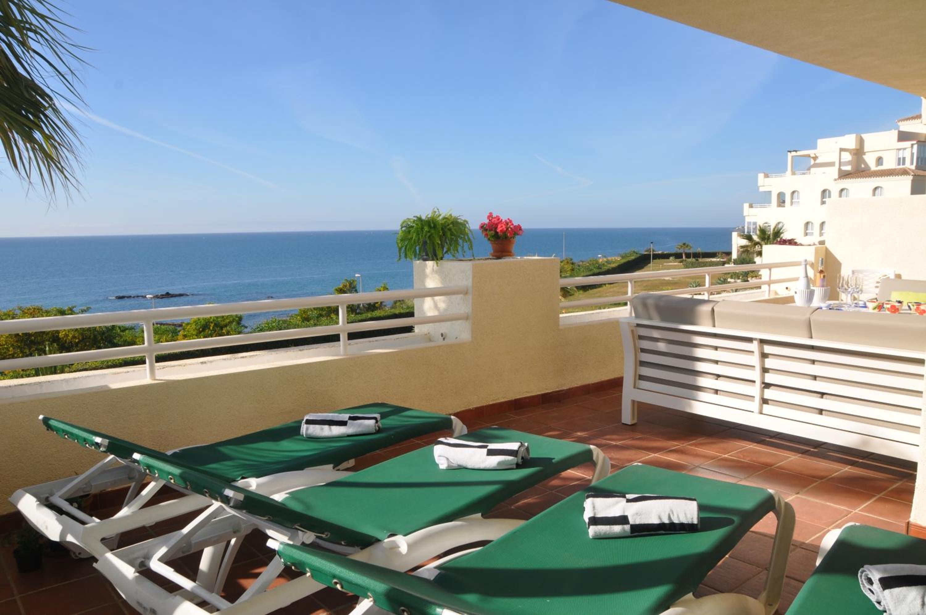 Spectacular 3 bedrooms Sea Views apartment