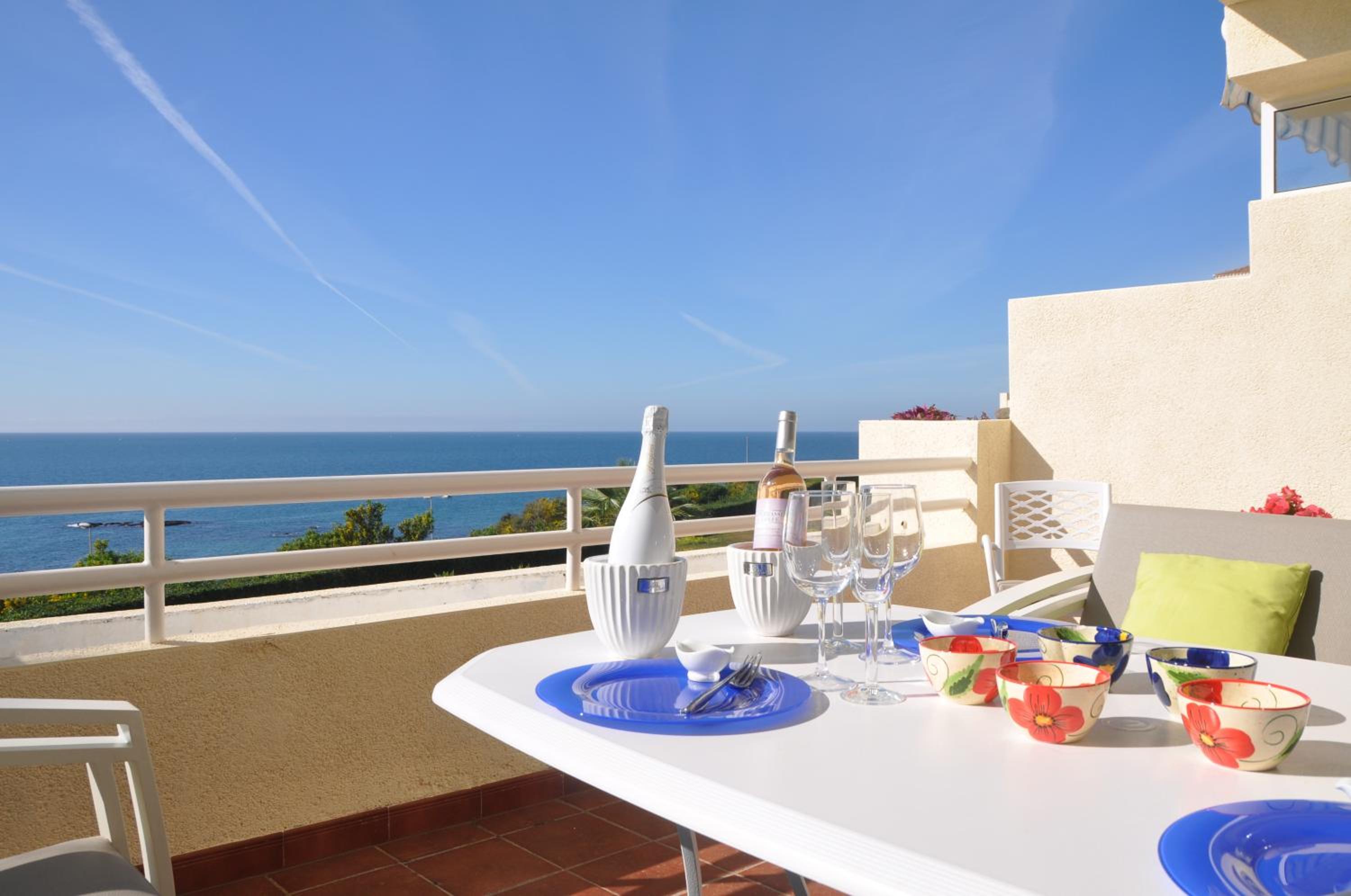 Spectacular 3 bedrooms Sea Views apartment