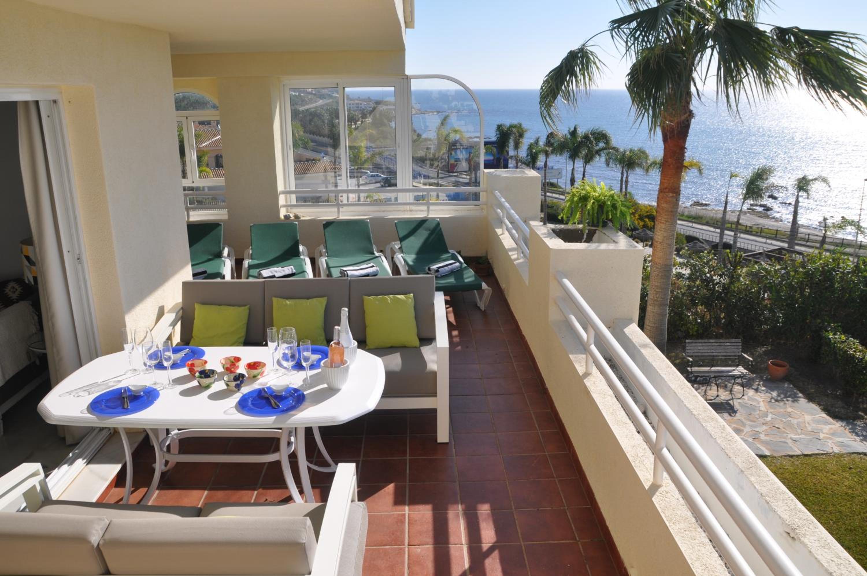 Spectacular 3 bedrooms Sea Views apartment