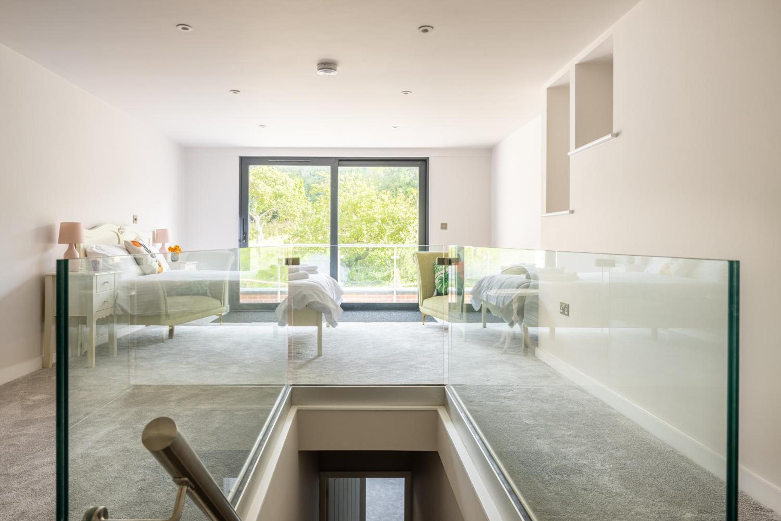 Opp Sally Lunns Sleeps 10 Spacious Maisonette view 3