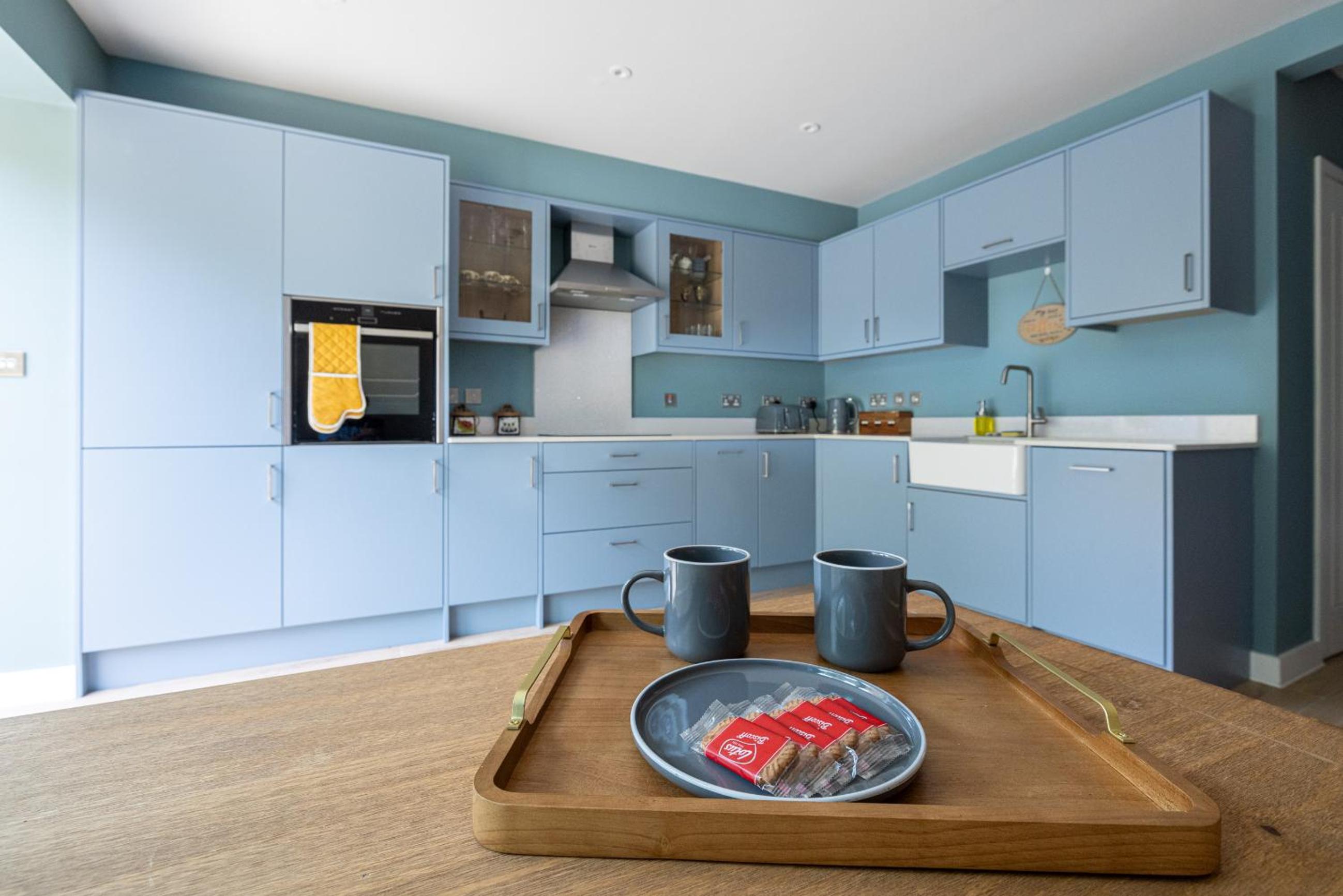 Opp Sally Lunns Sleeps 10 Spacious Maisonette view 5