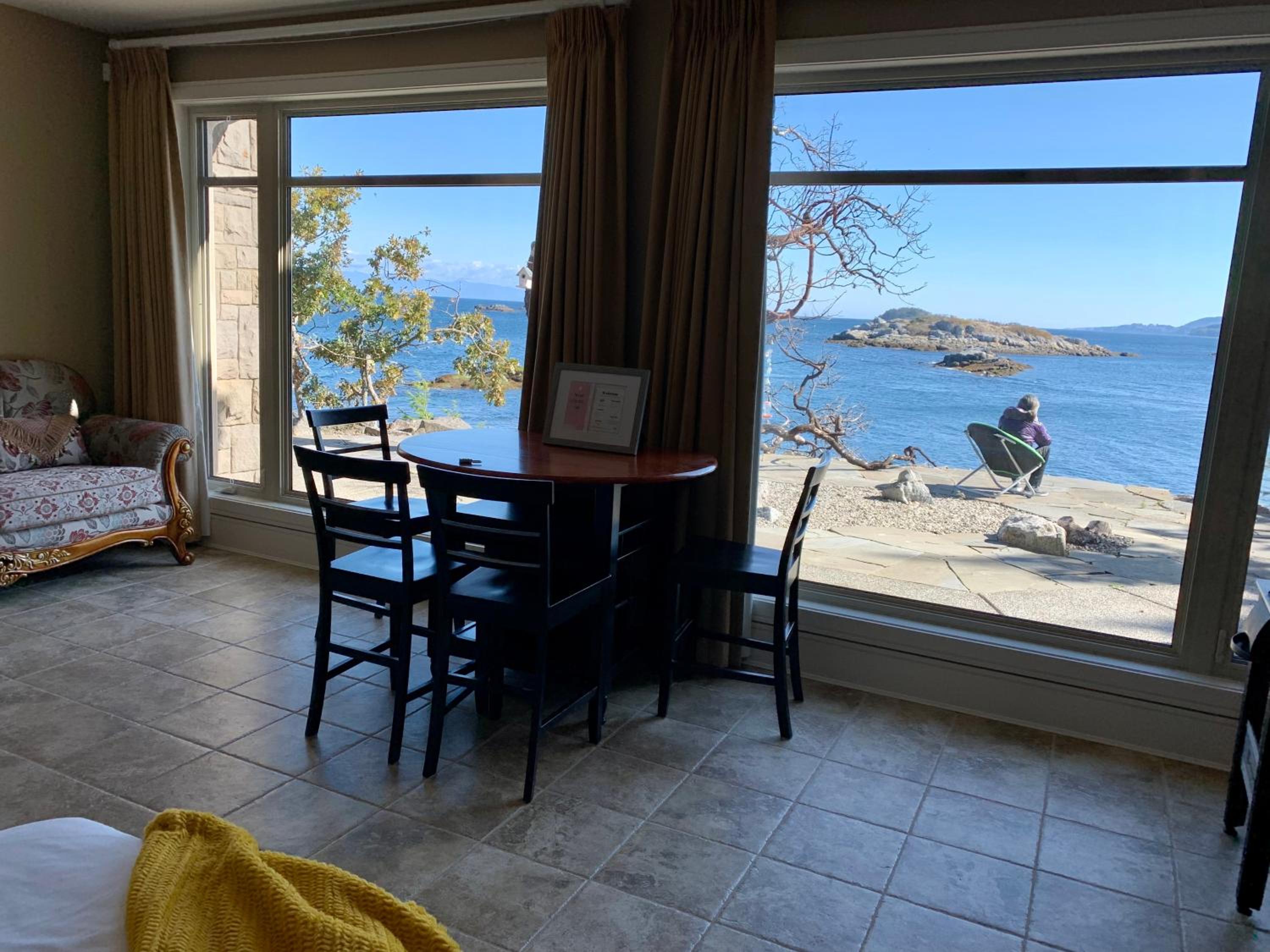 Waterfront deluxe guest suite