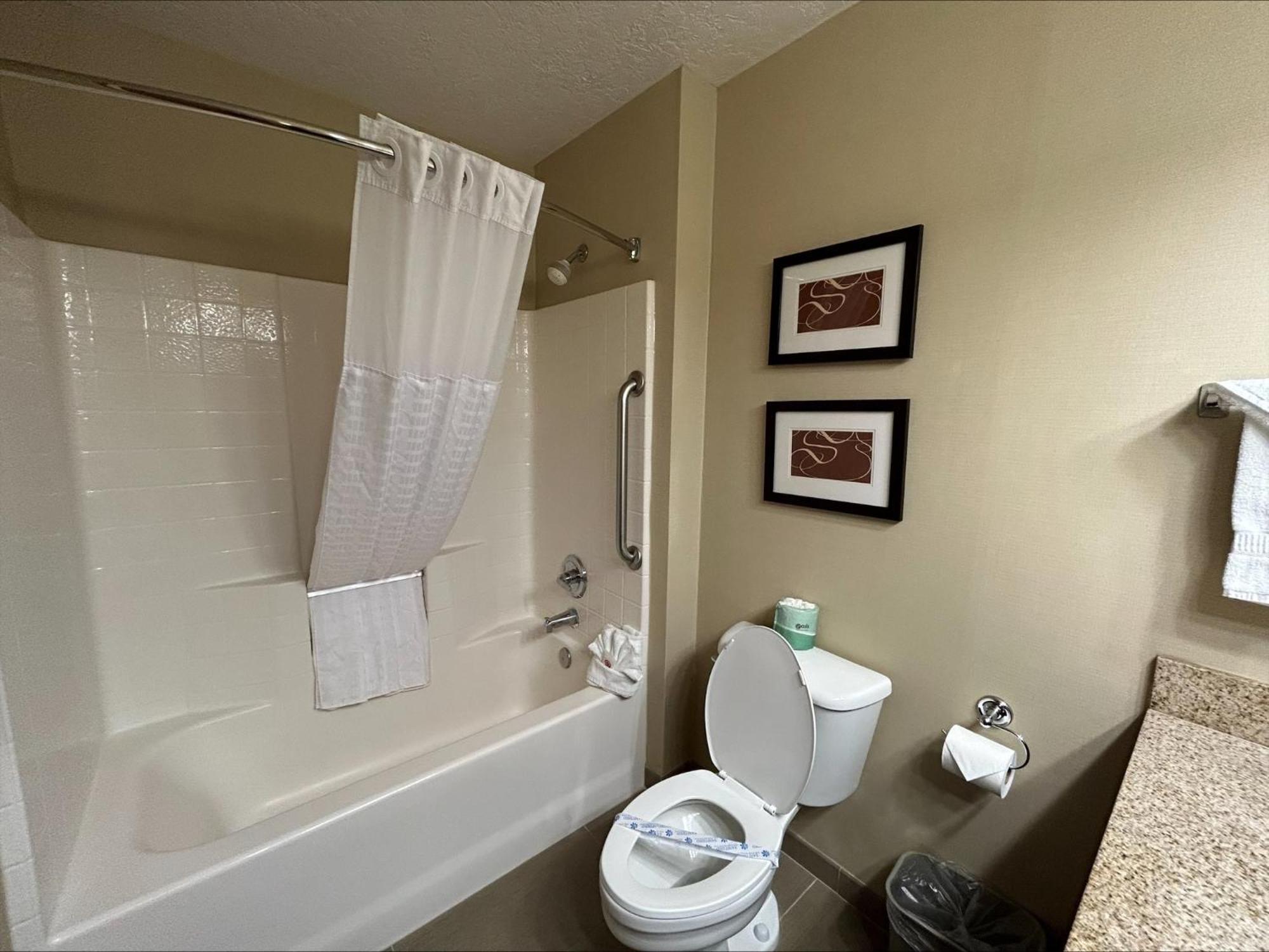 Albany Vacations - Comfort Suites Linn County Fairground and Expo - Property Image 12
