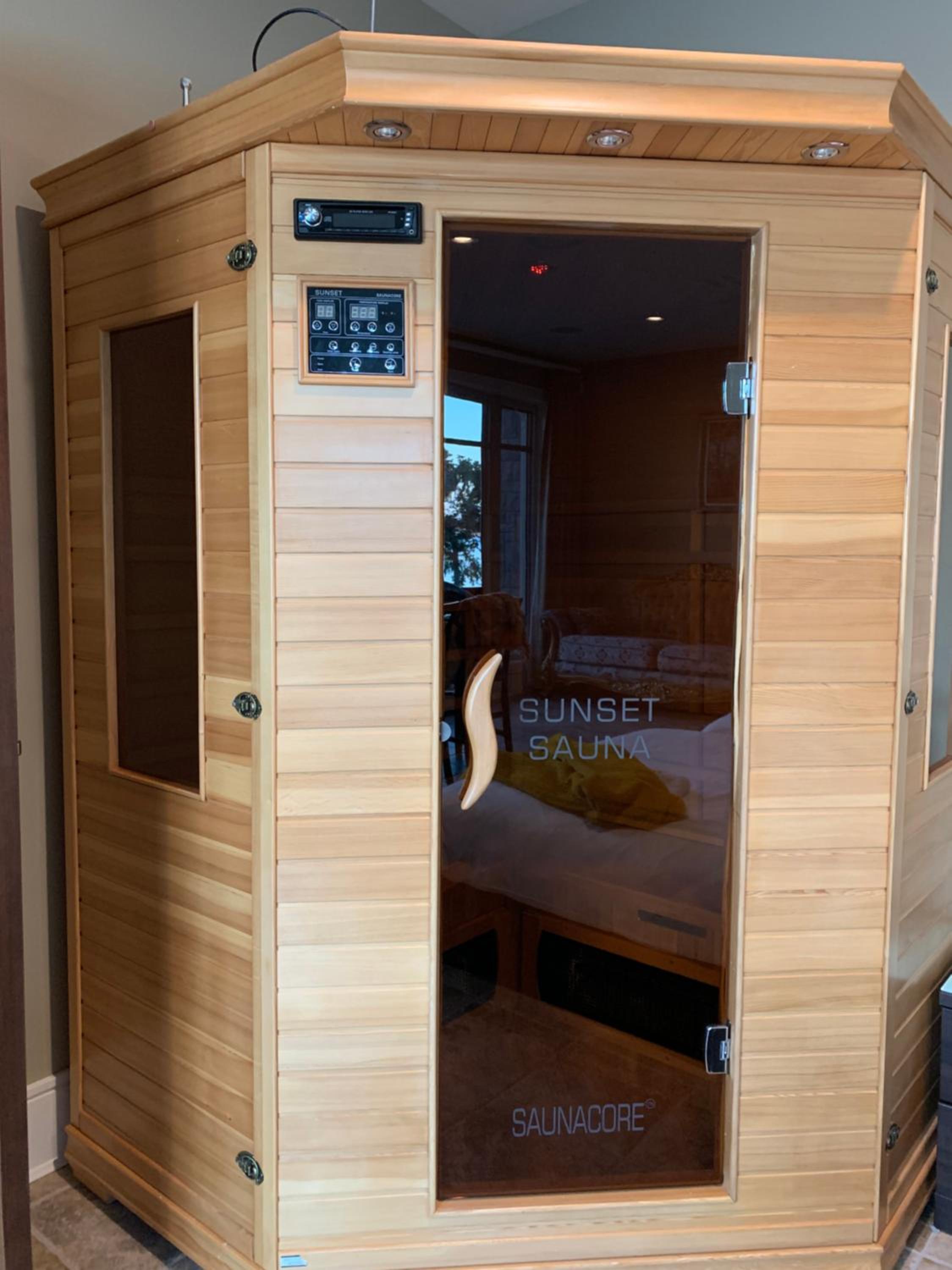Waterfront deluxe guest suite