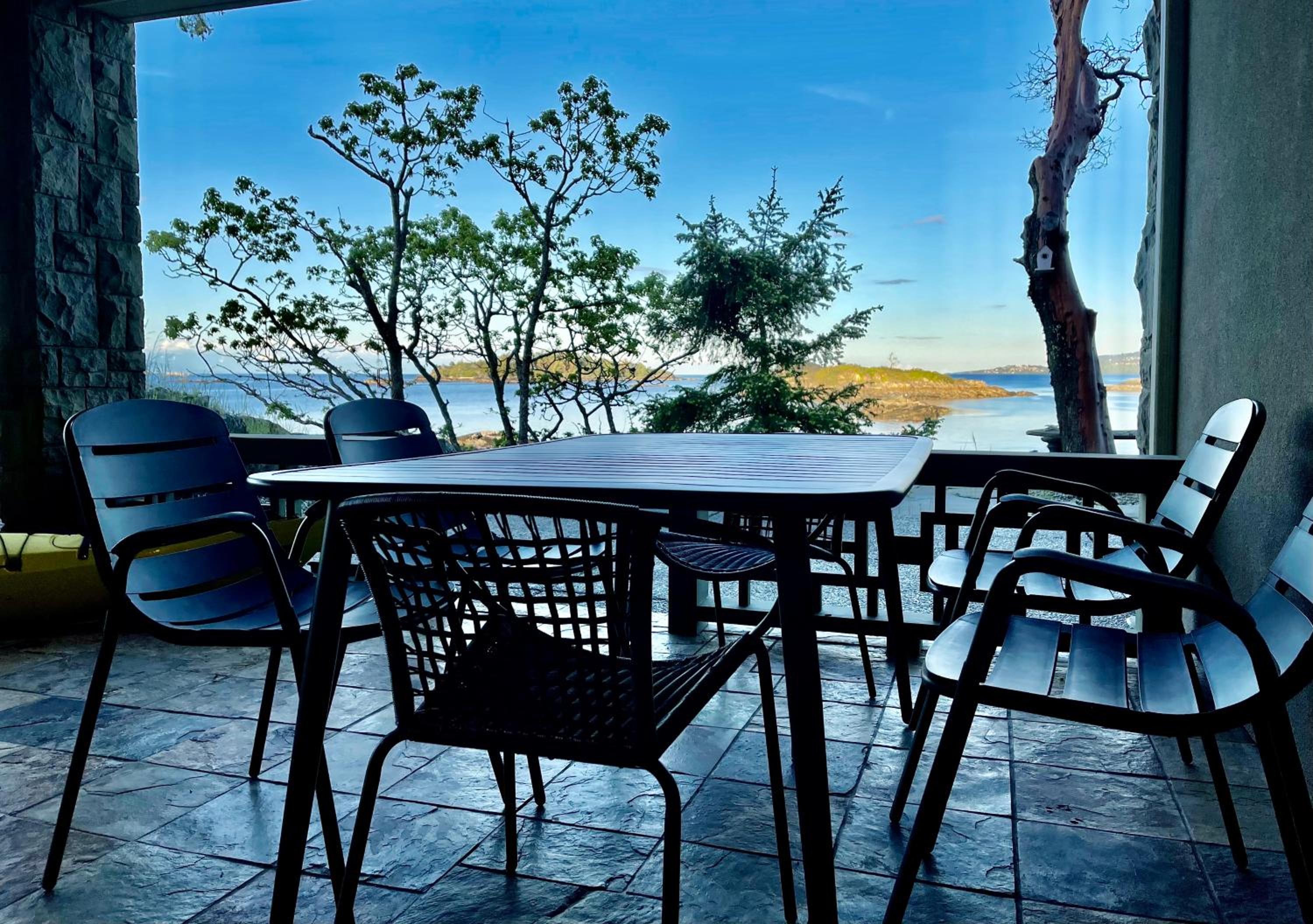 Waterfront deluxe guest suite