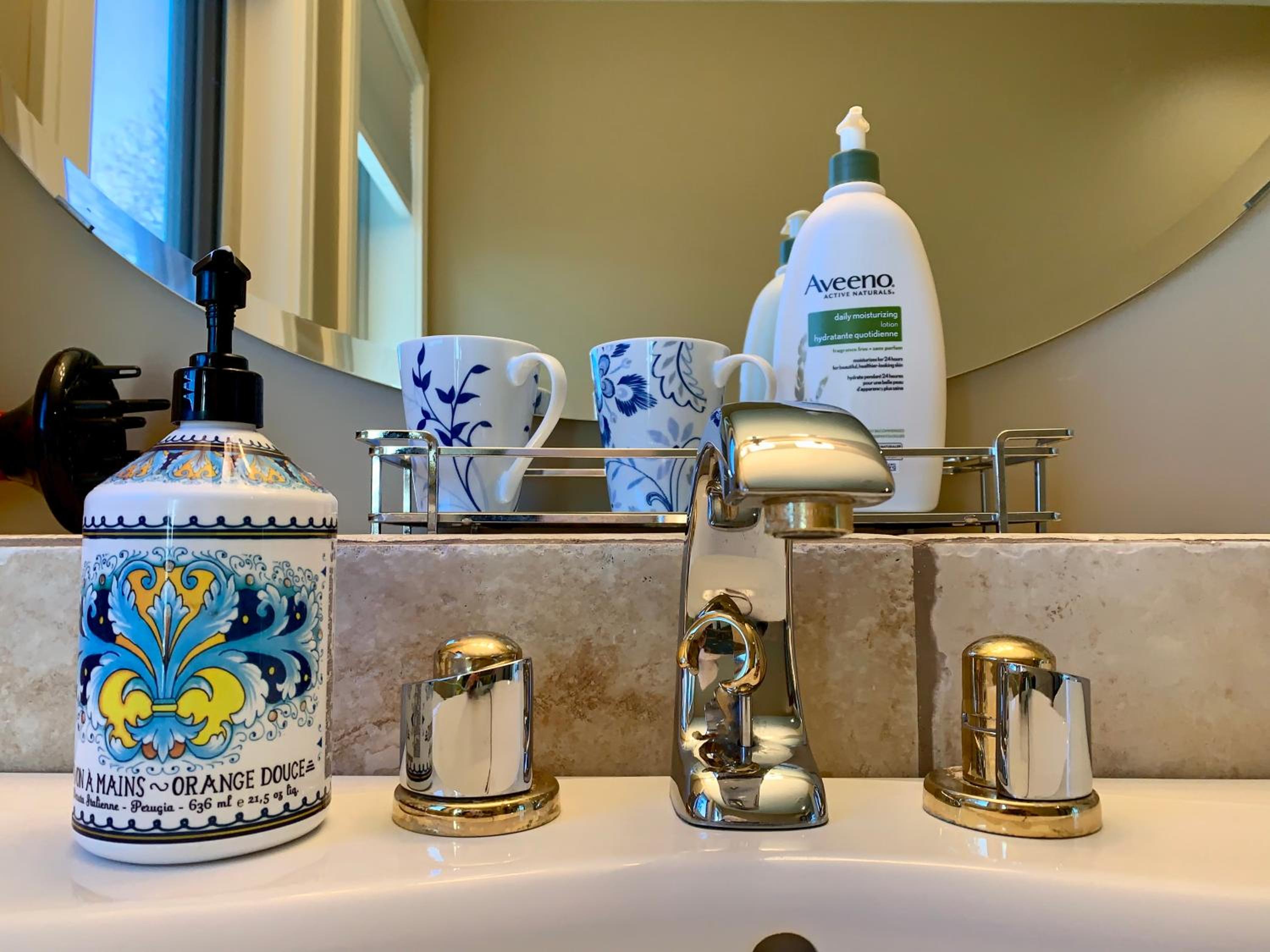 Waterfront deluxe guest suite