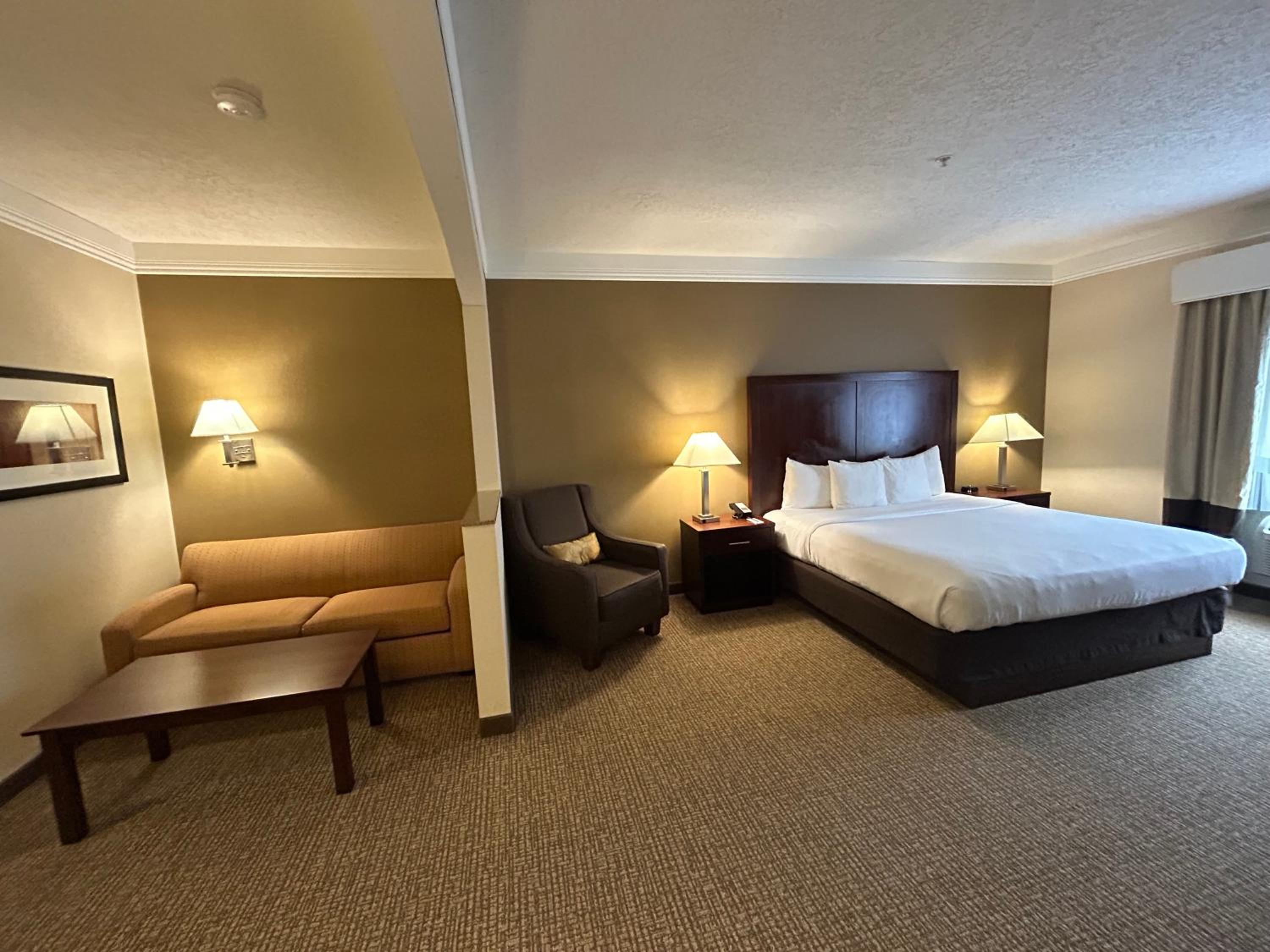 Albany Vacations - Comfort Suites Linn County Fairground and Expo - Property Image 14