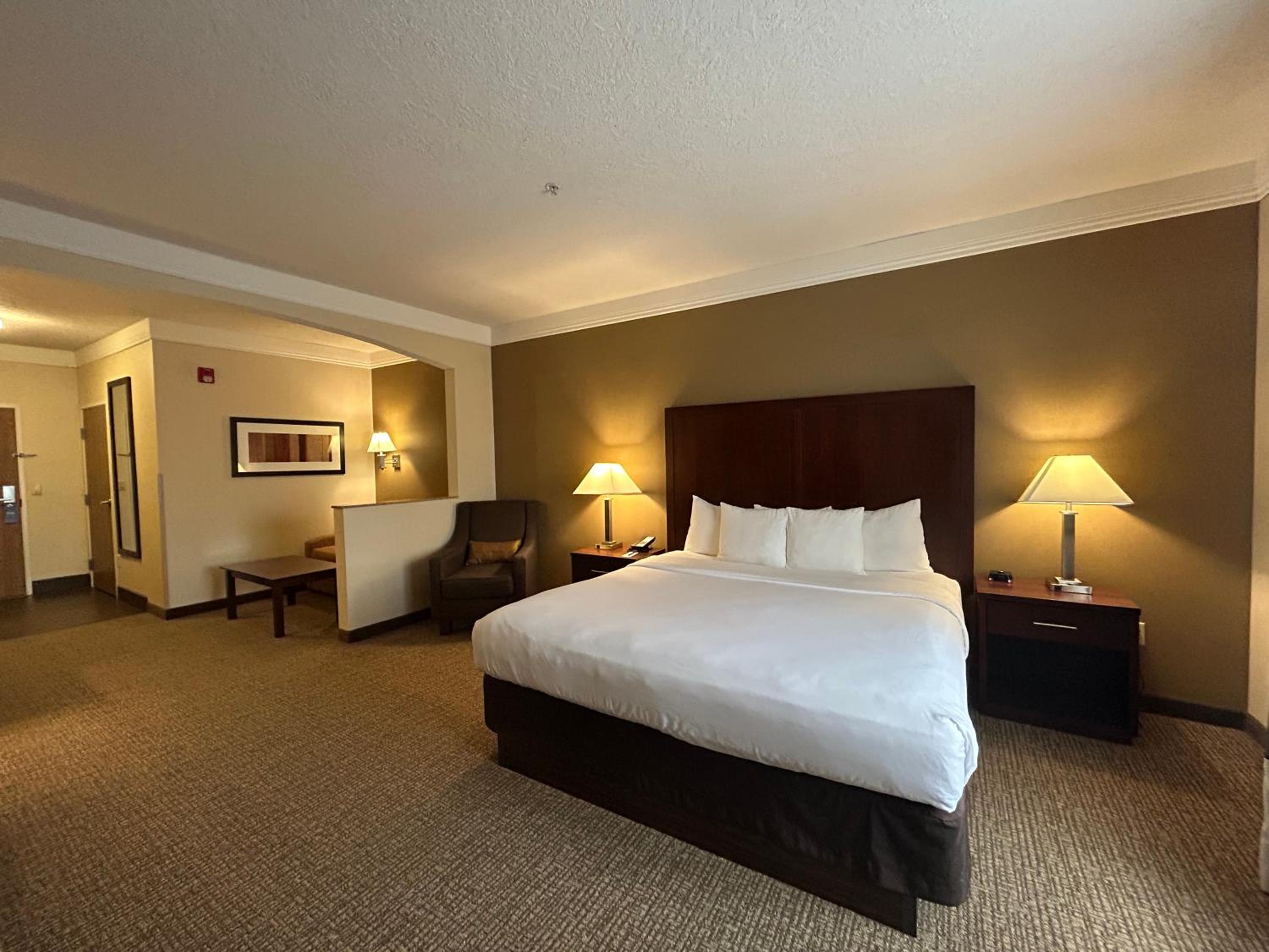 Albany Vacations - Comfort Suites Linn County Fairground and Expo - Property Image 13