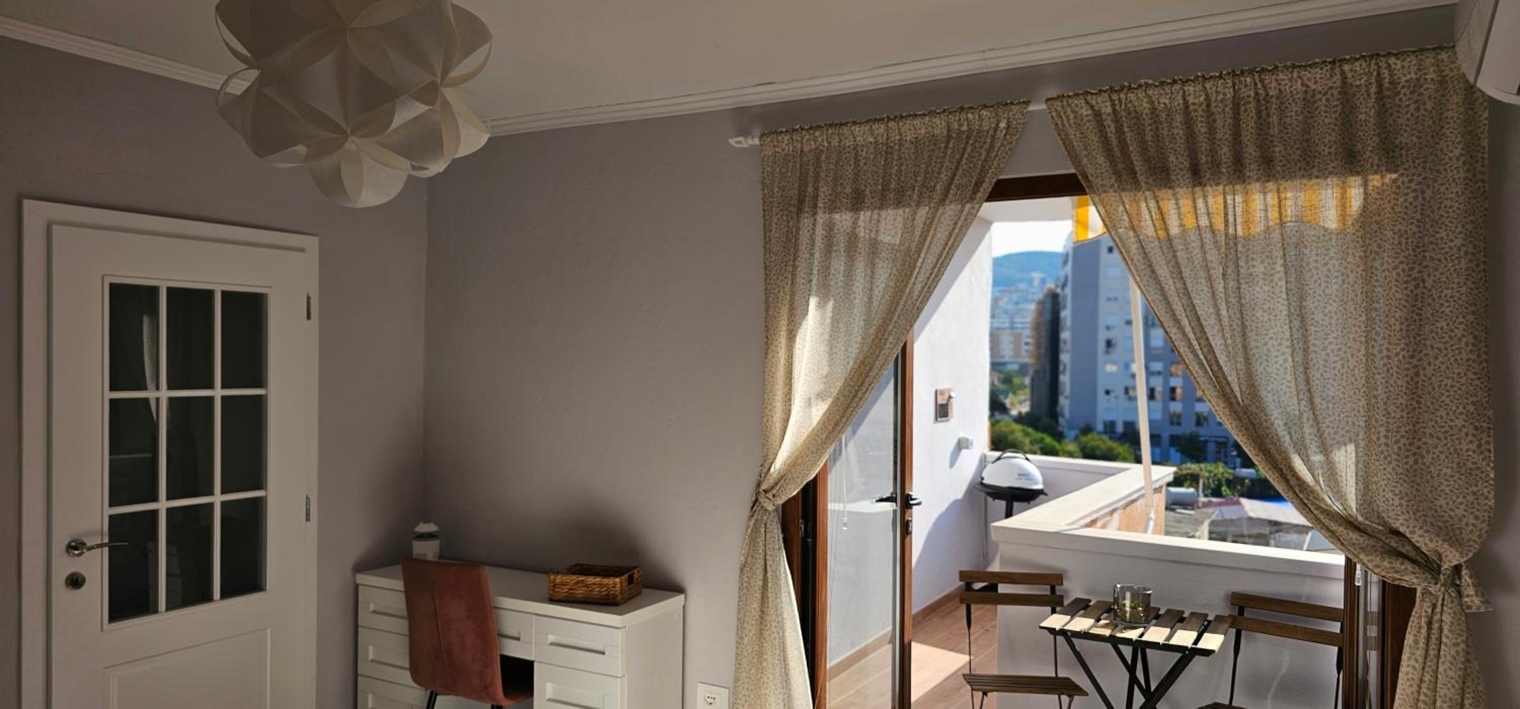 Nuçi's Place Lovely apt with balcony 15 min from Blloku