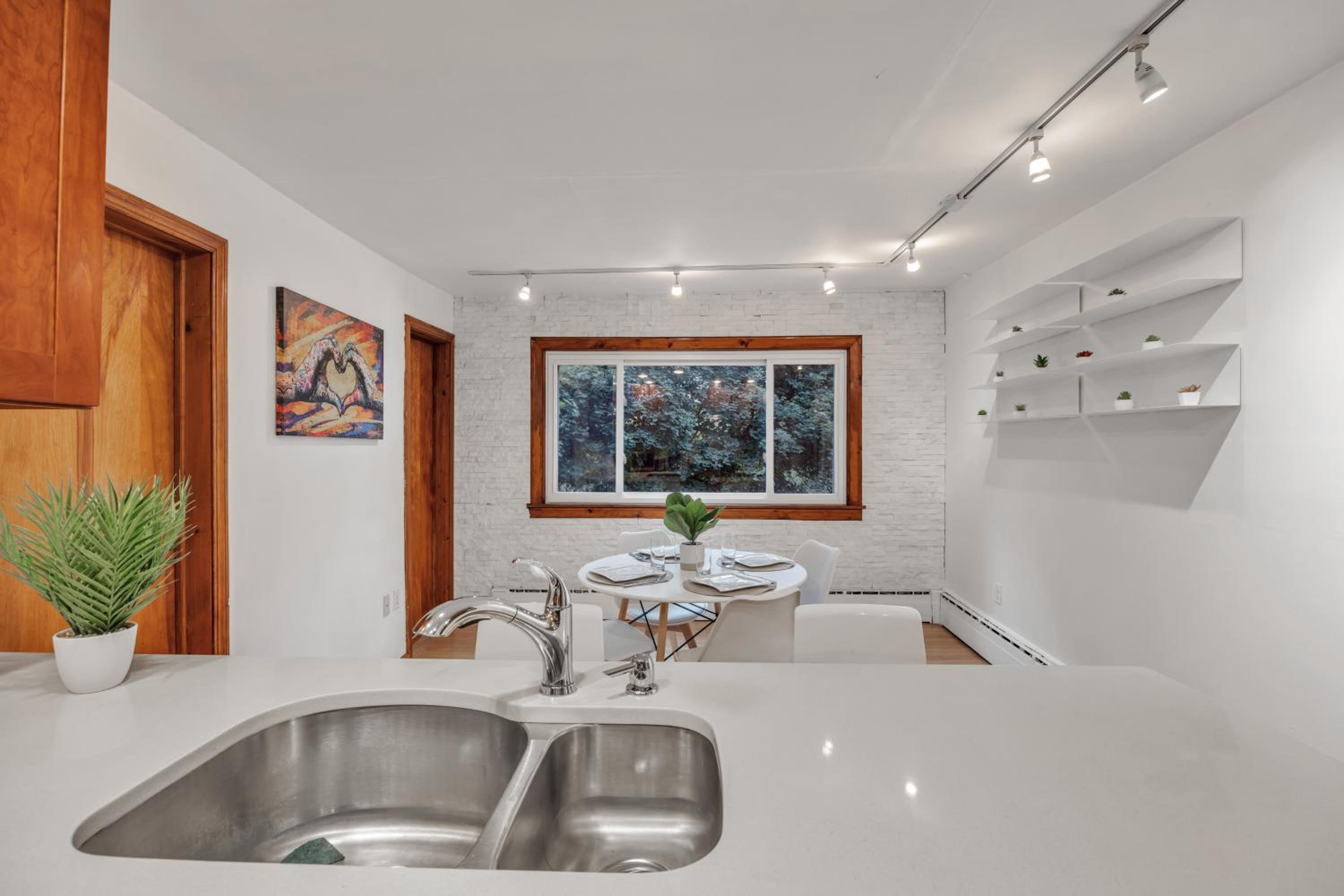 Brand New Stylish Noho Apartment view 2