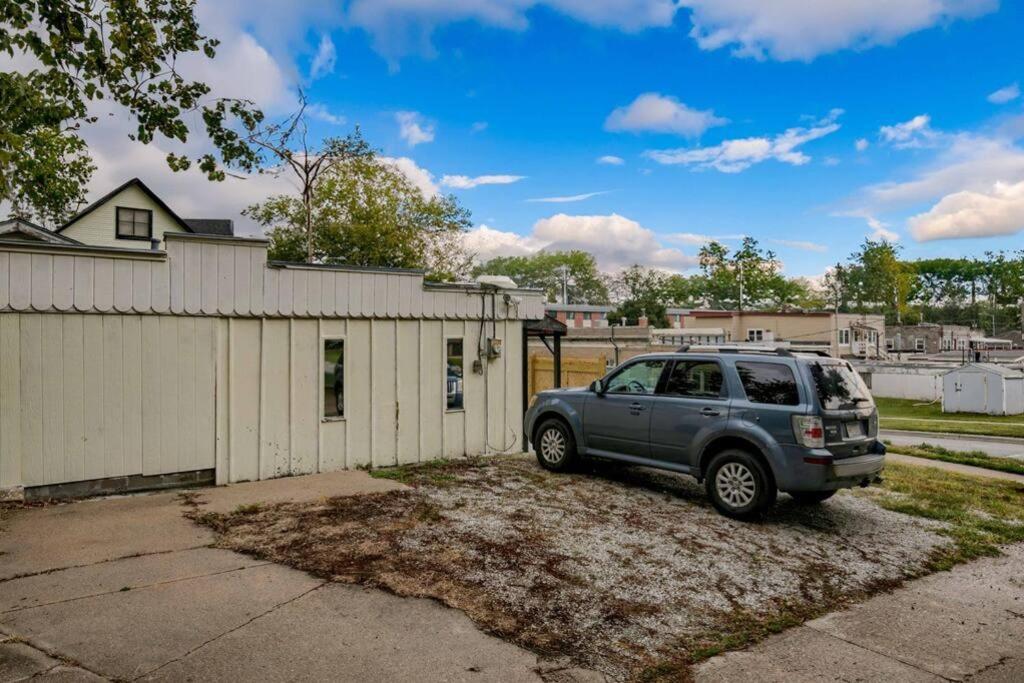 Beautiful - 4bd with Contemporary Interior view 4