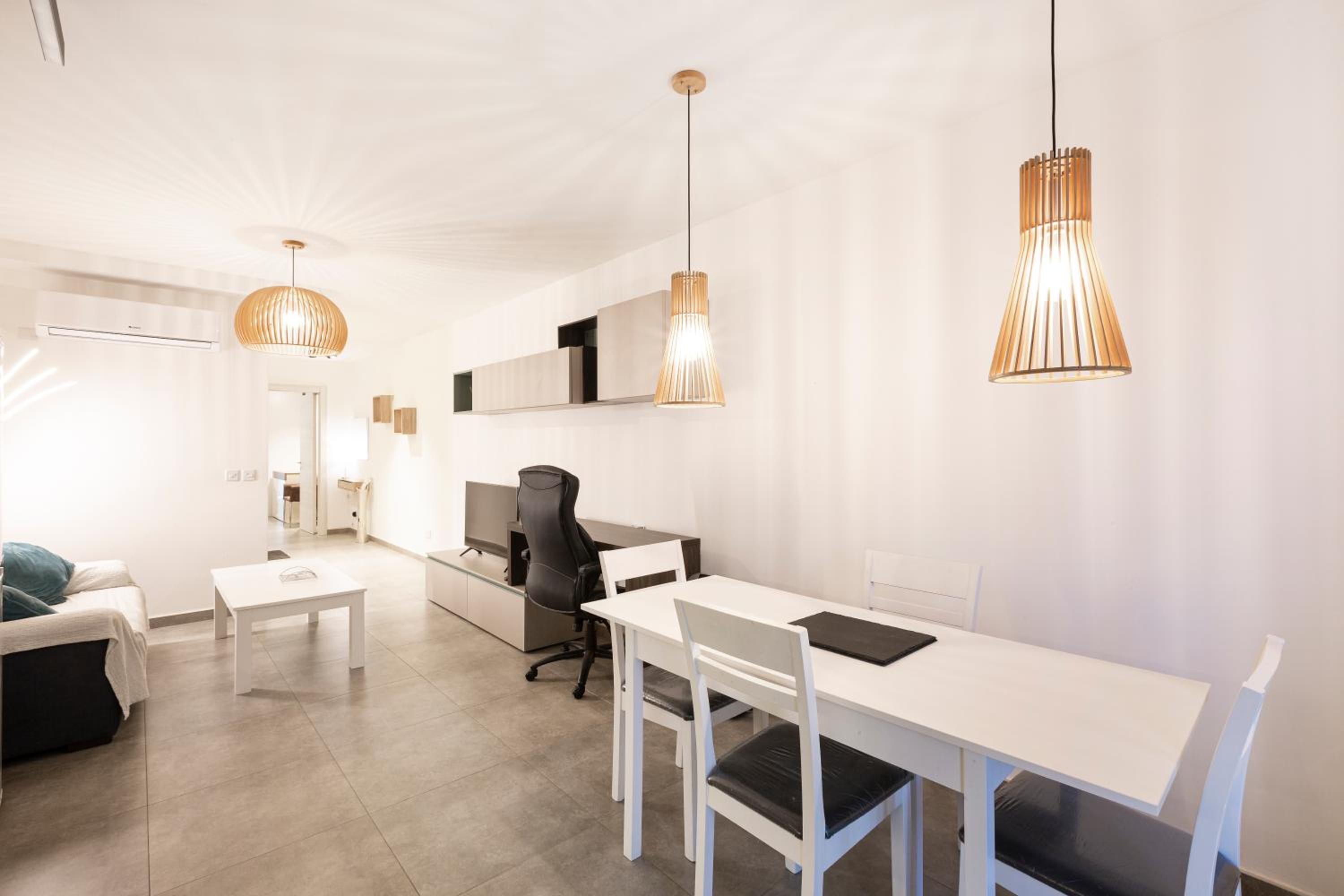 Top location! Cozy 1-BR flat view 4