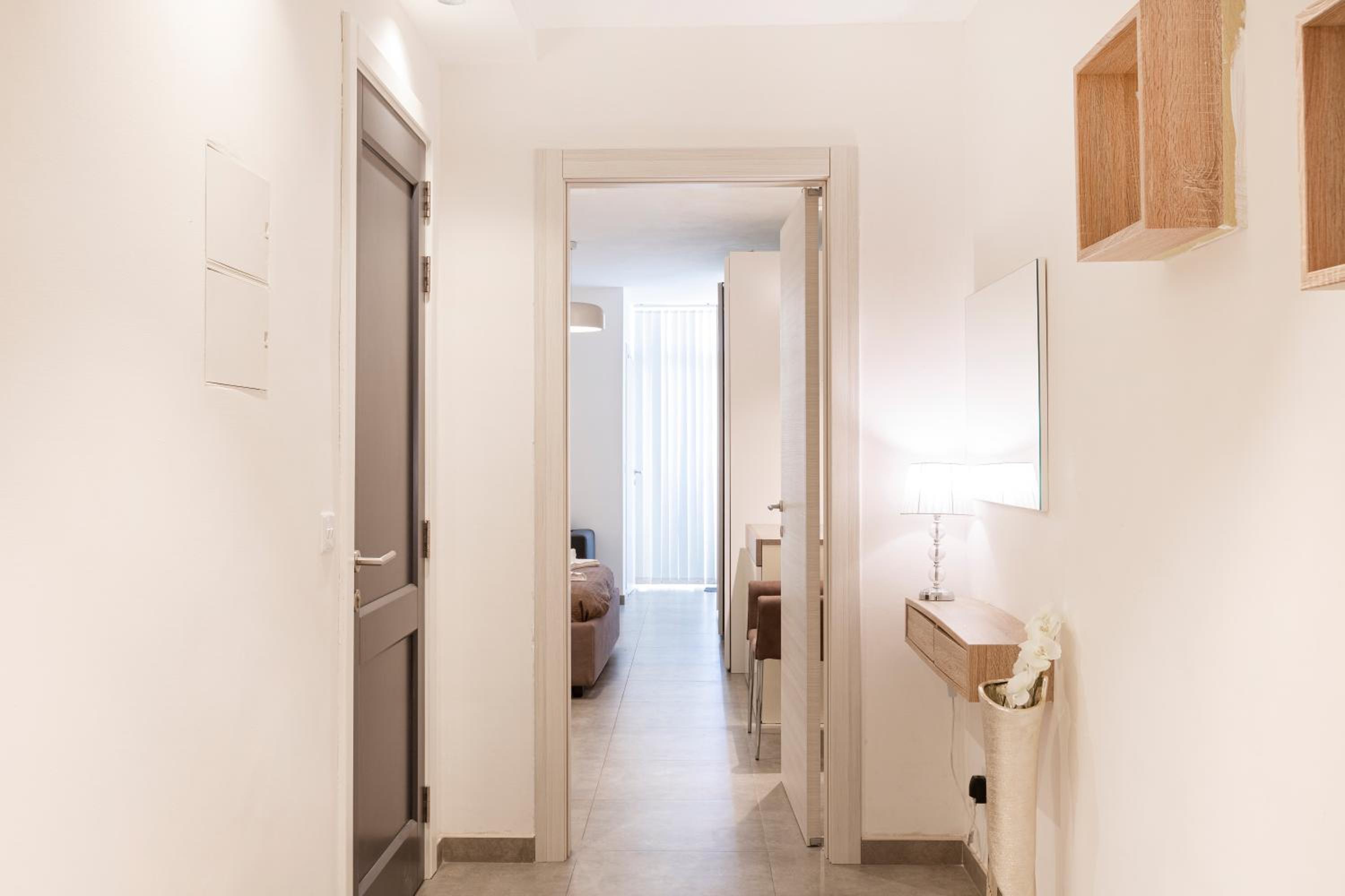 Top location! Cozy 1-BR flat view 3