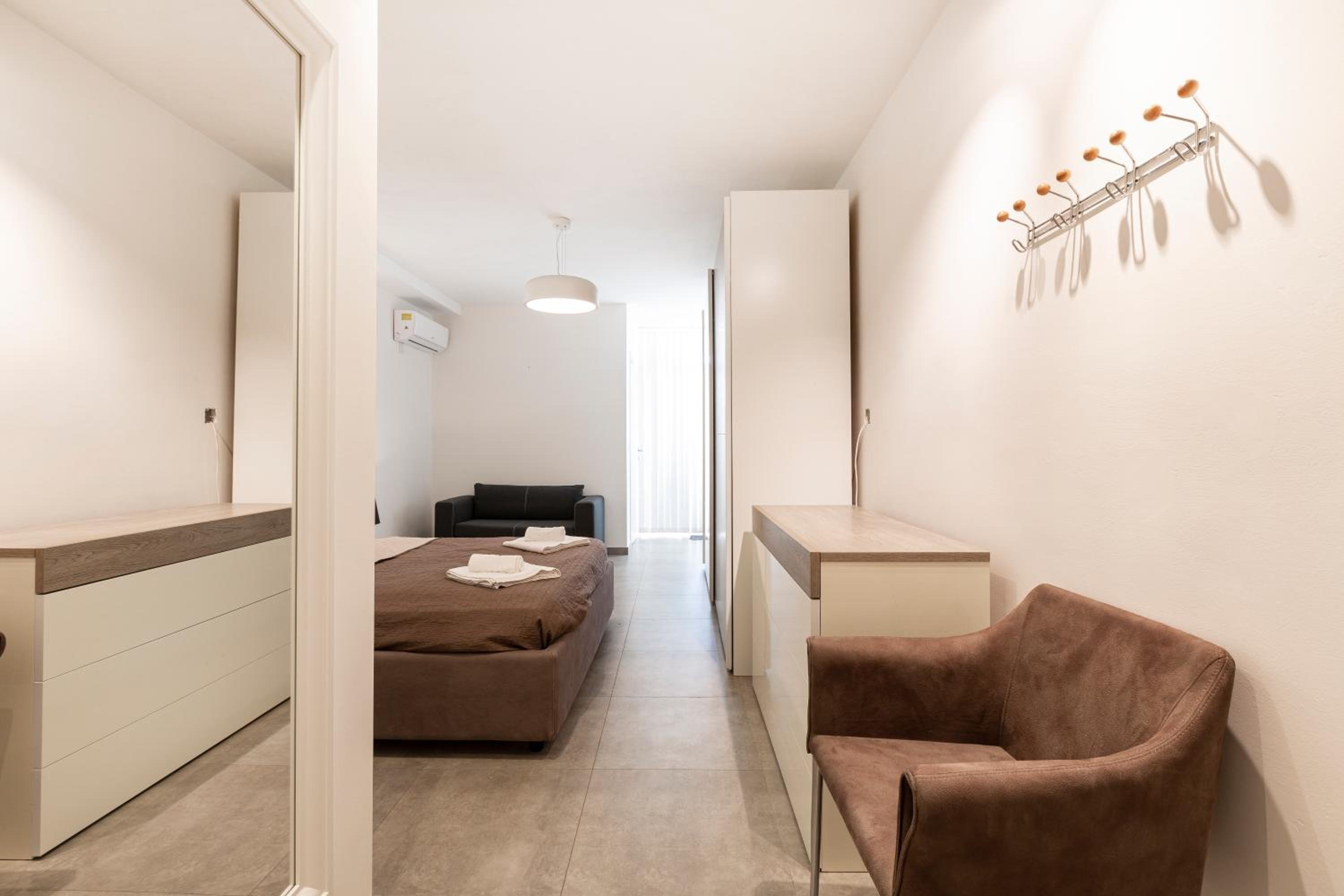Top location! Cozy 1-BR flat view 5