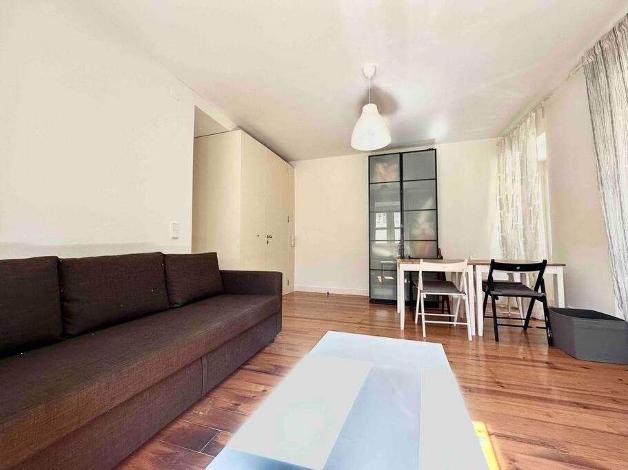 Central Apartment for Party Lovers view 4