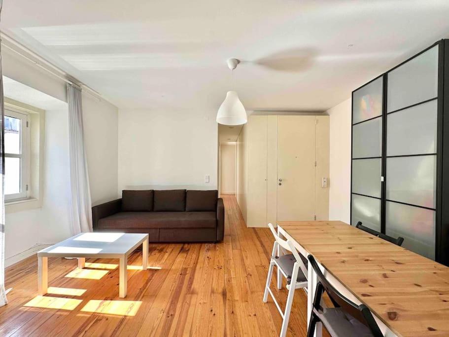 Central Apartment for Party Lovers view 2