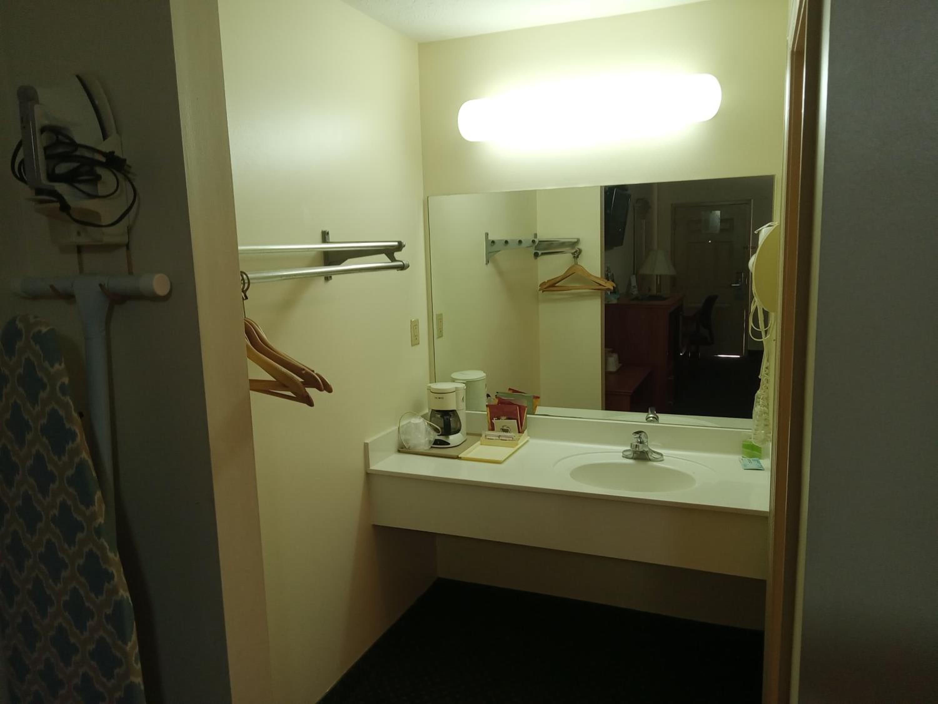 Country Hearth Inn-Union City