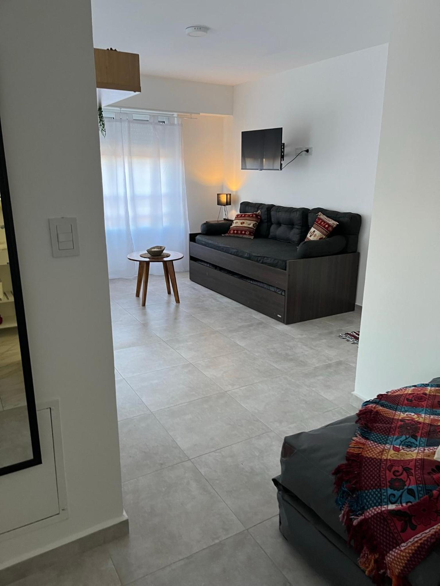Departamento nuevo con balcón