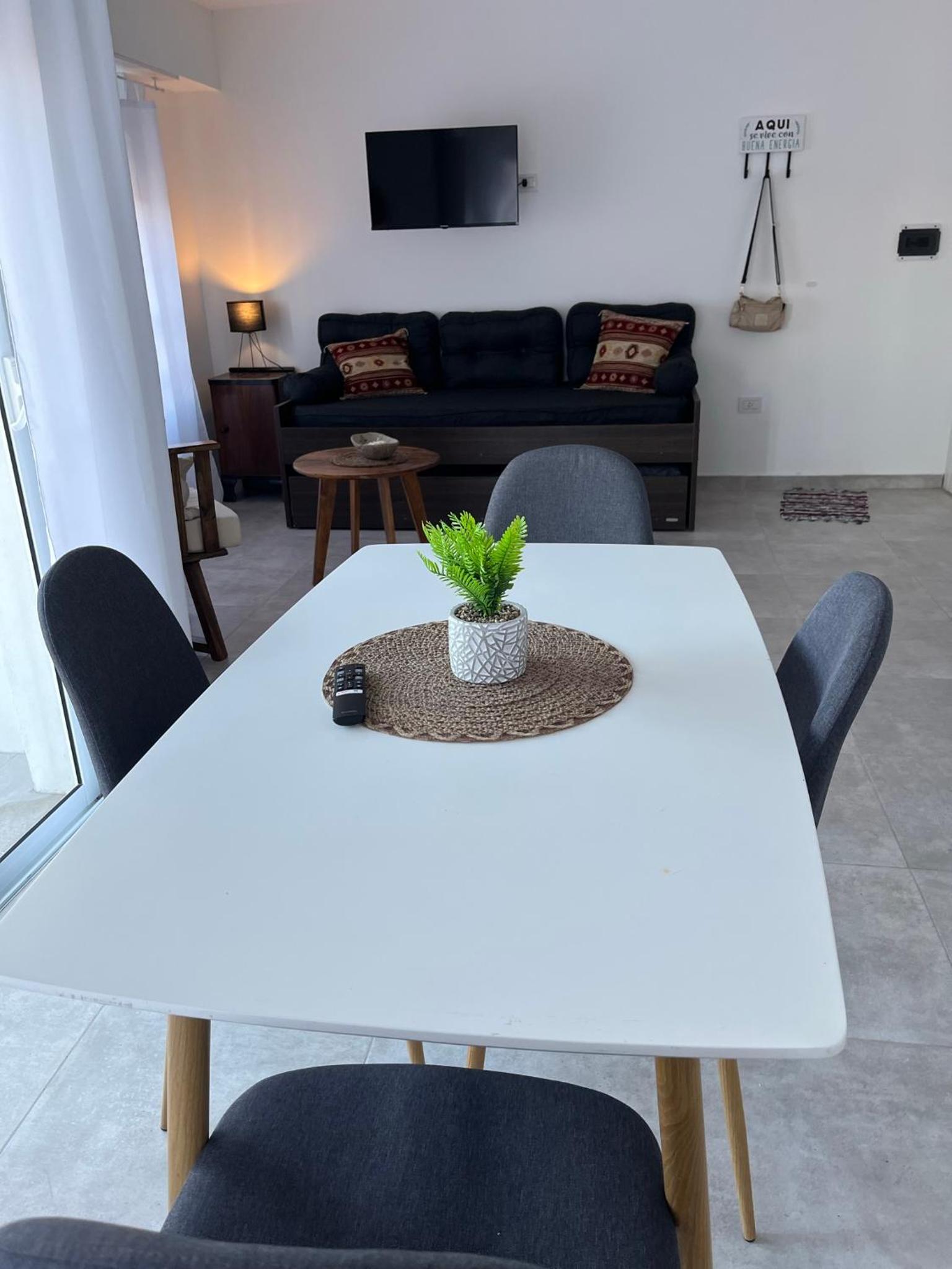 Departamento nuevo con balcón