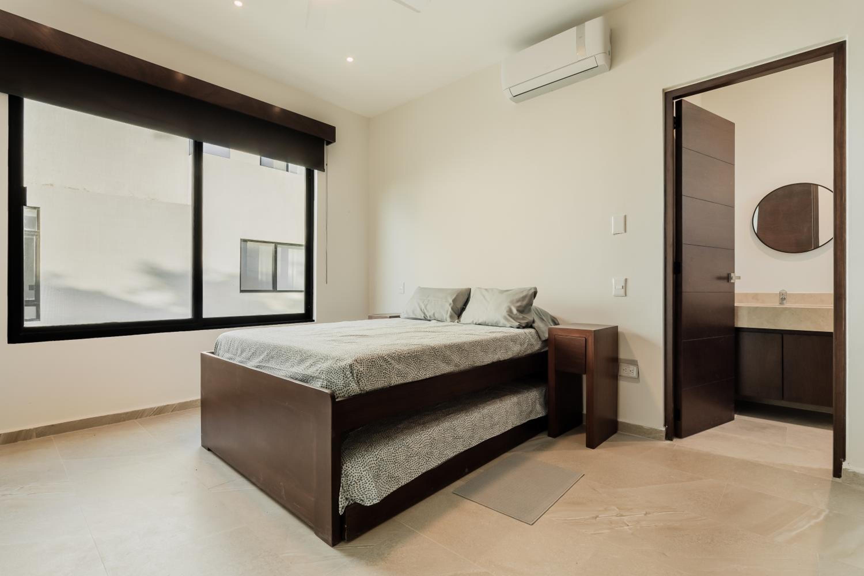 Private Luxury Room with private bath and breakfast