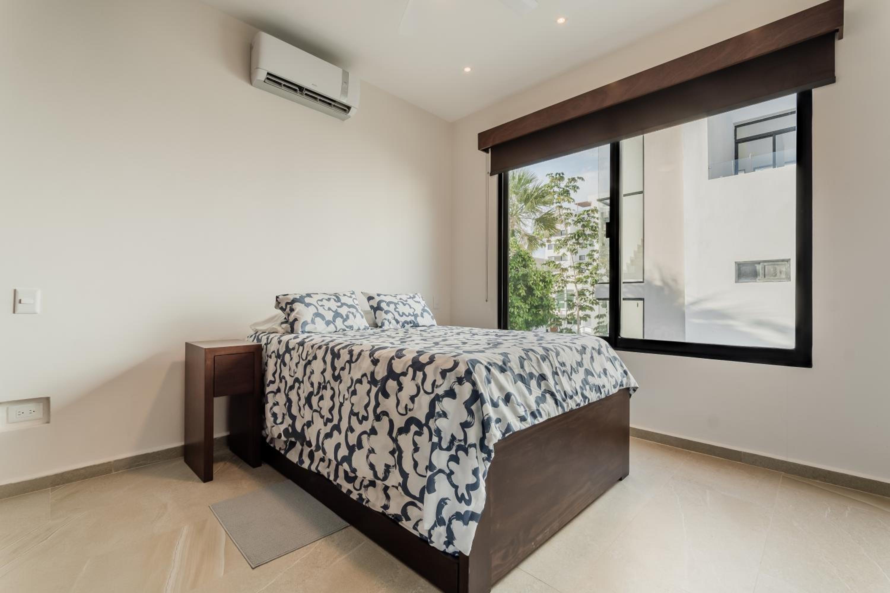 Private Luxury Room with private bath and breakfast