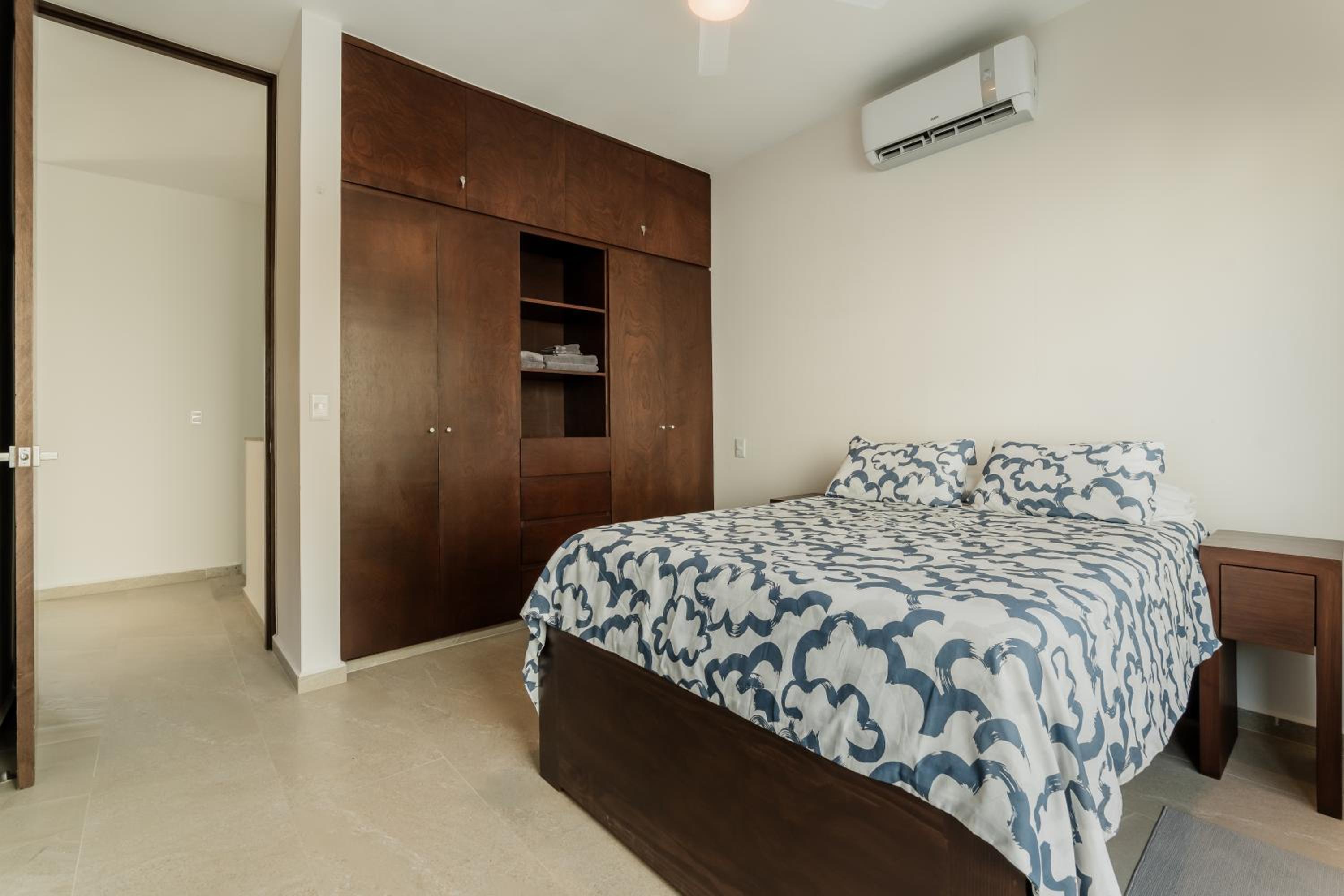 Private Luxury Room with private bath and breakfast