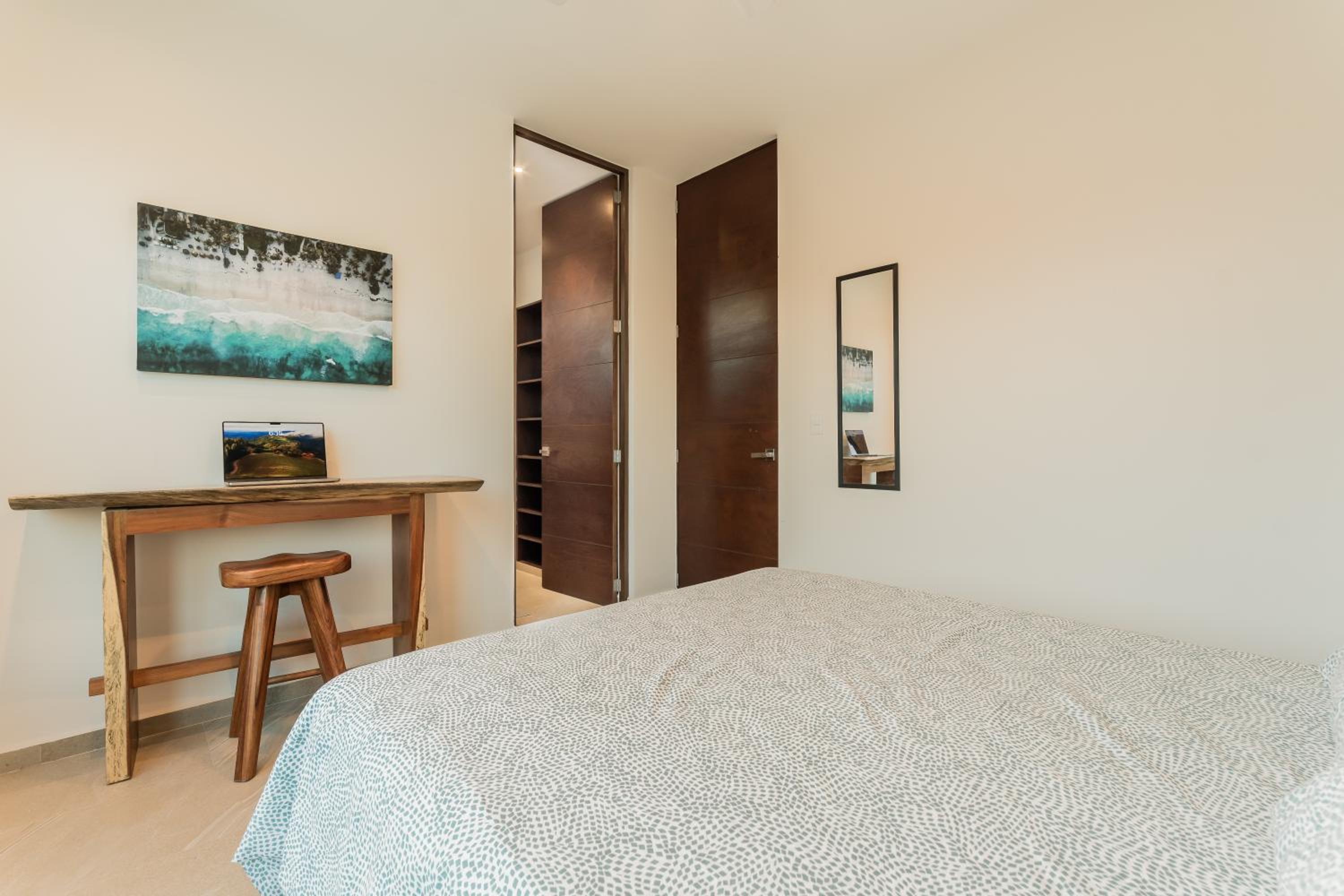 Private Luxury Room with private bath and breakfast