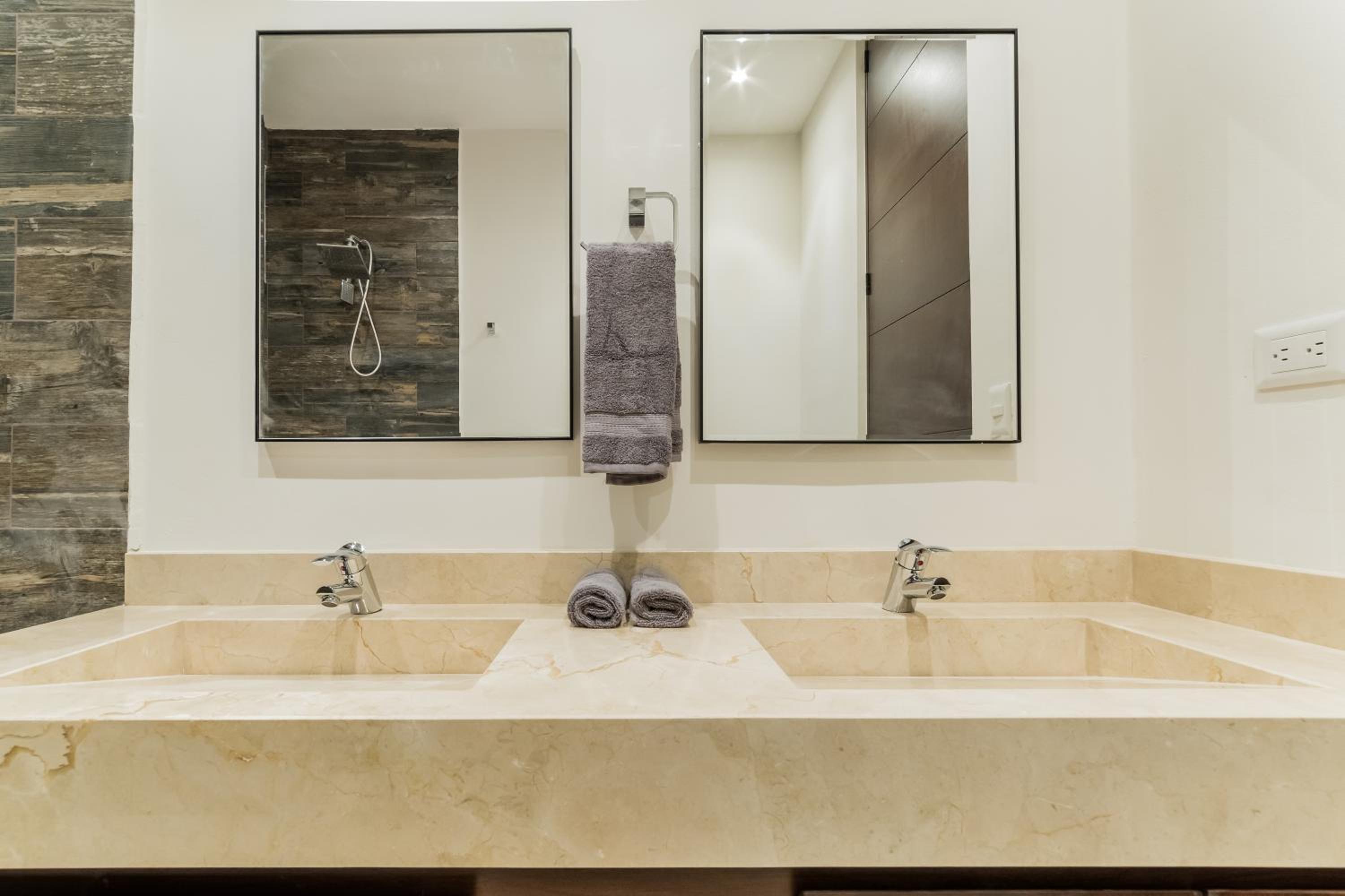 Private Luxury Room with private bath and breakfast